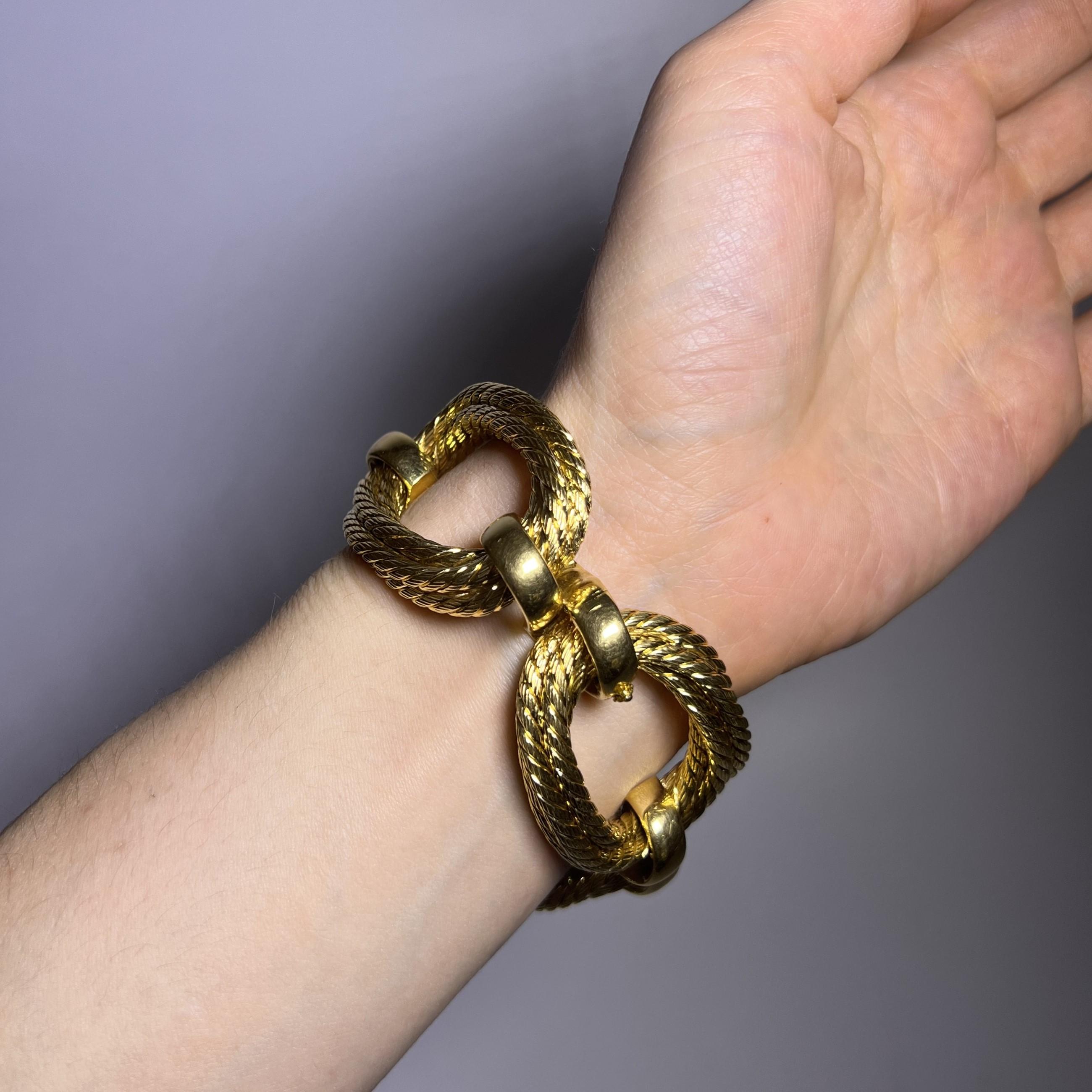 Women's or Men's Statement Chain Bracelet in 18 Karat Yellow Gold  For Sale