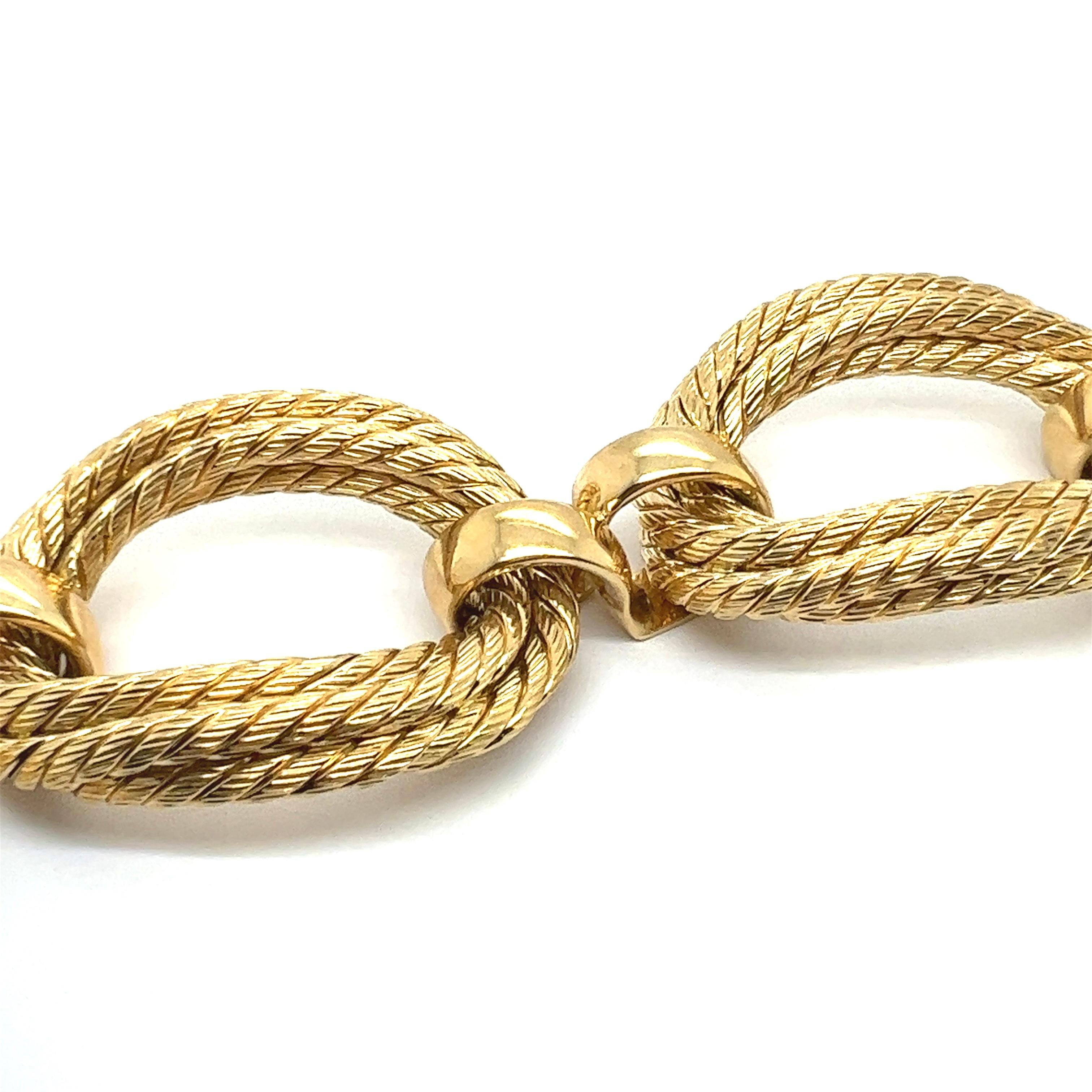 Statement Chain Bracelet in 18 Karat Yellow Gold  For Sale 2