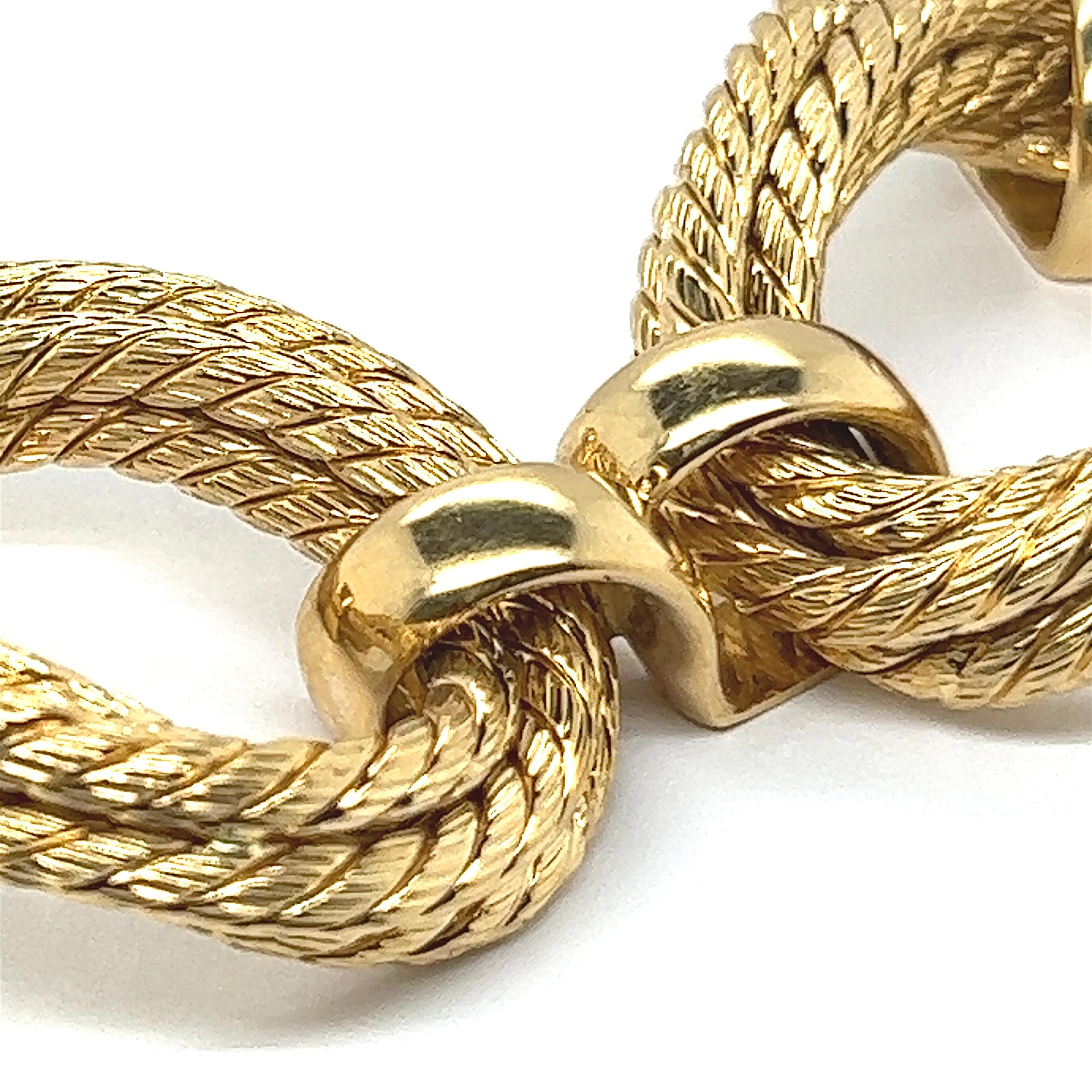 Statement Chain Bracelet in 18 Karat Yellow Gold  For Sale 4