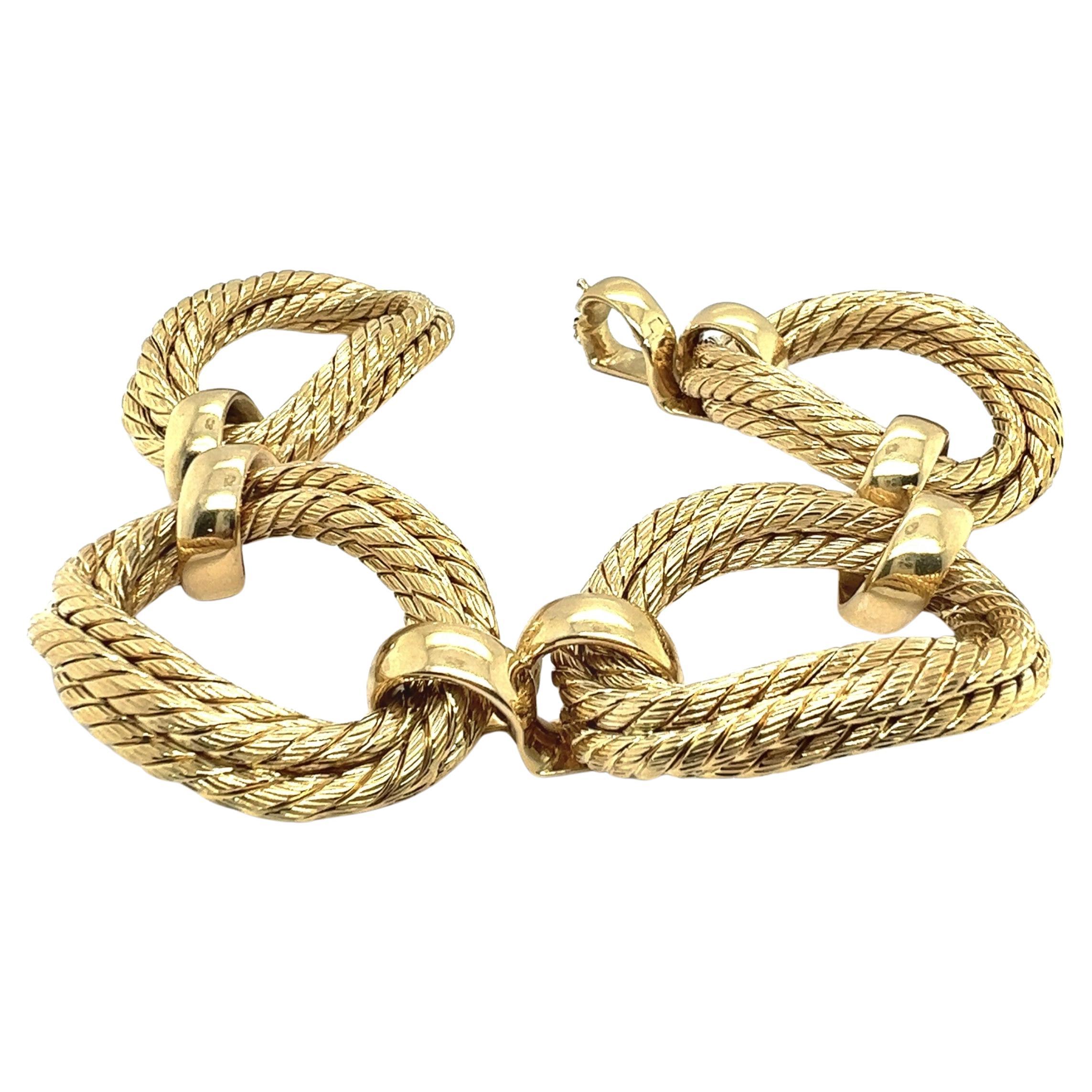 Introducing a bracelet in 18 Karat yellow gold —a striking piece composed of four links elegantly fastened with graceful clips and a secure clasp.

Drawing inspiration from the late 50s – 60s, this accessory has transcended time, becoming an