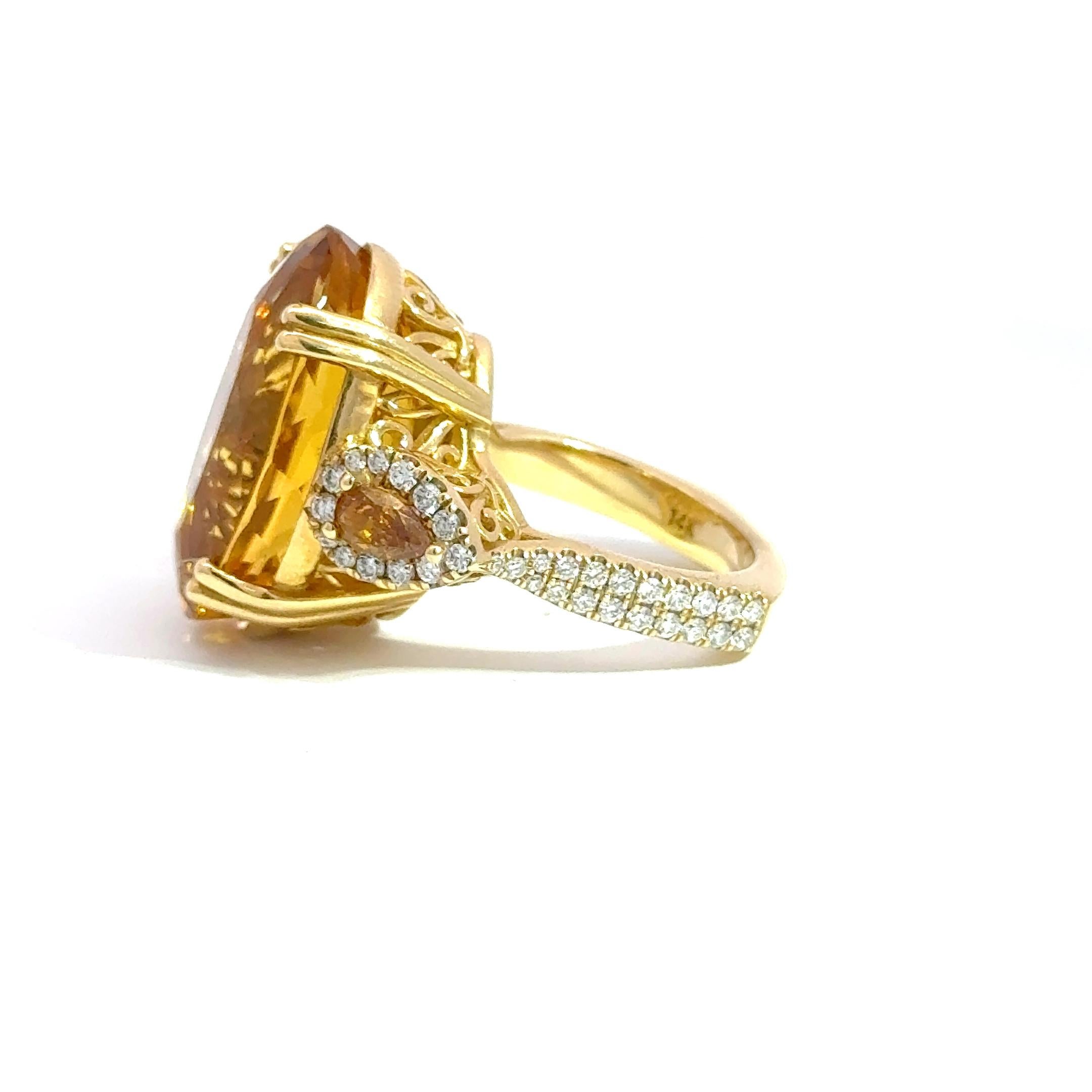 Statement Citrine and Diamond Cocktail Ring in 14k Yellow Gold (Ovalschliff) im Angebot