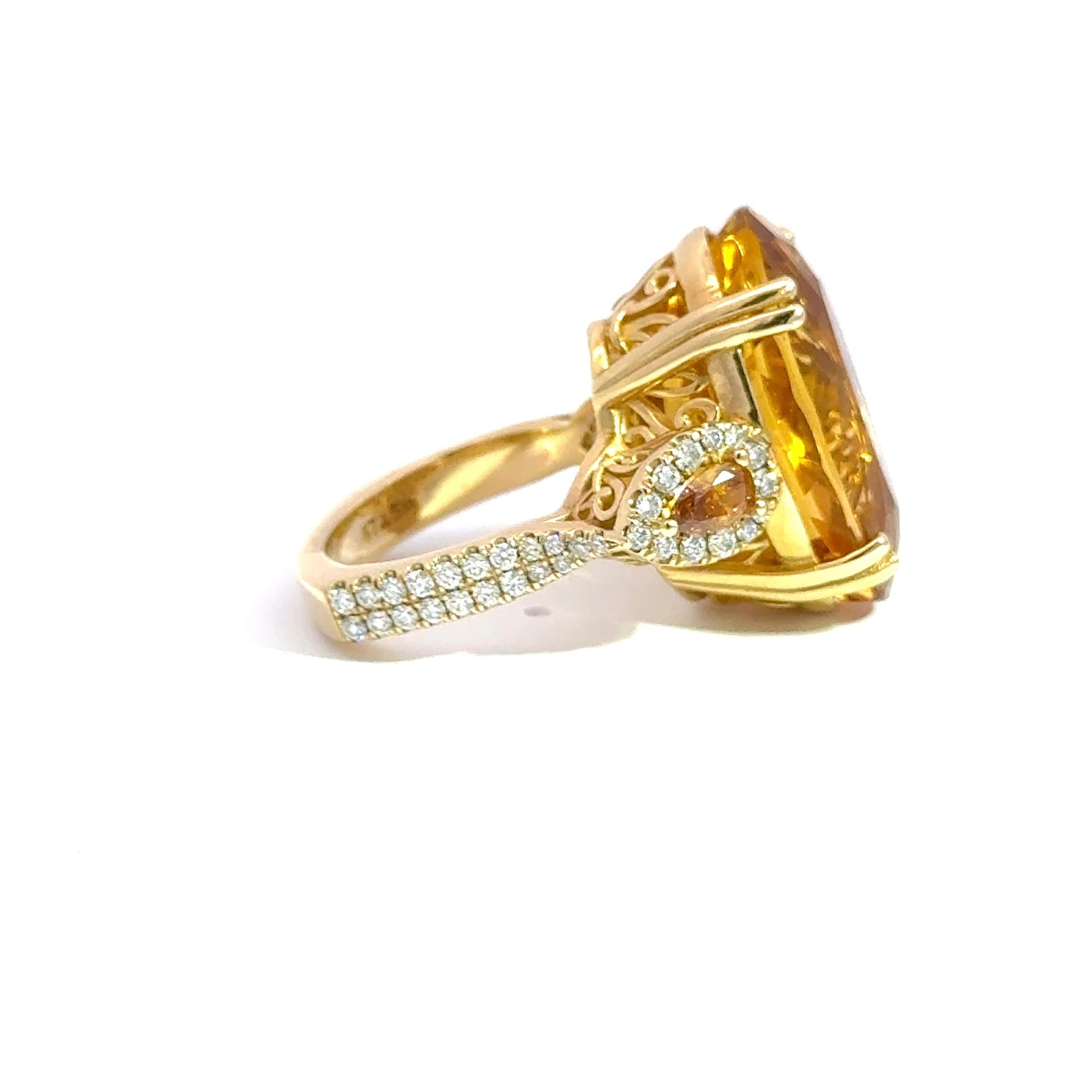 Statement Citrine and Diamond Cocktail Ring in 14k Yellow Gold Damen im Angebot