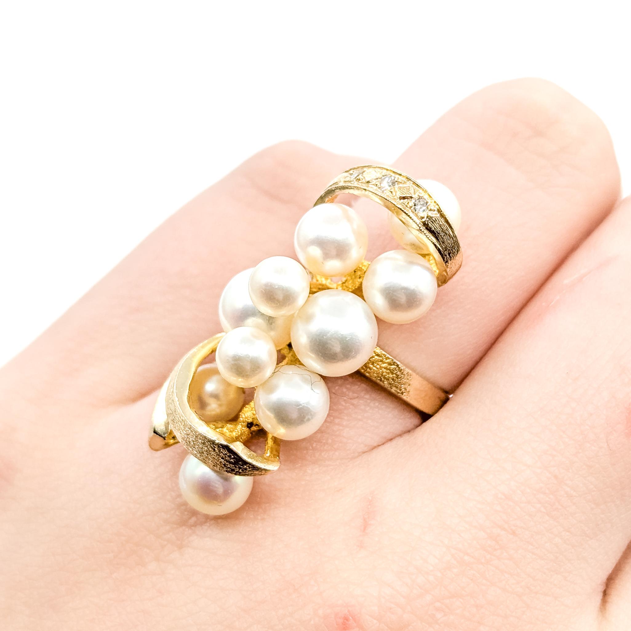 Statement Cocktail Pearl & Diamond Ring in 14k Corte redondo en venta