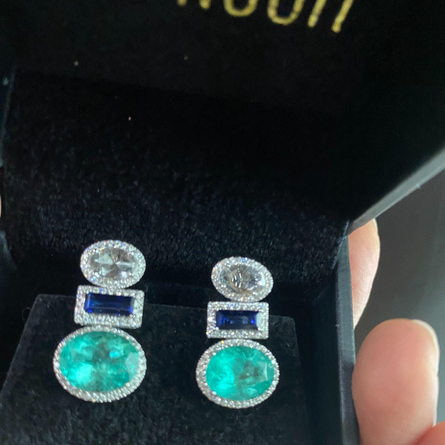 True to Rinoor's promise of sourcing the finest gemstones and blending them with exceptional craftsmanship, these earrings are designed to become timeless heirlooms for the modern woman.

Colombian Emeralds: 5 carat total weight (ctw)

Exceptional