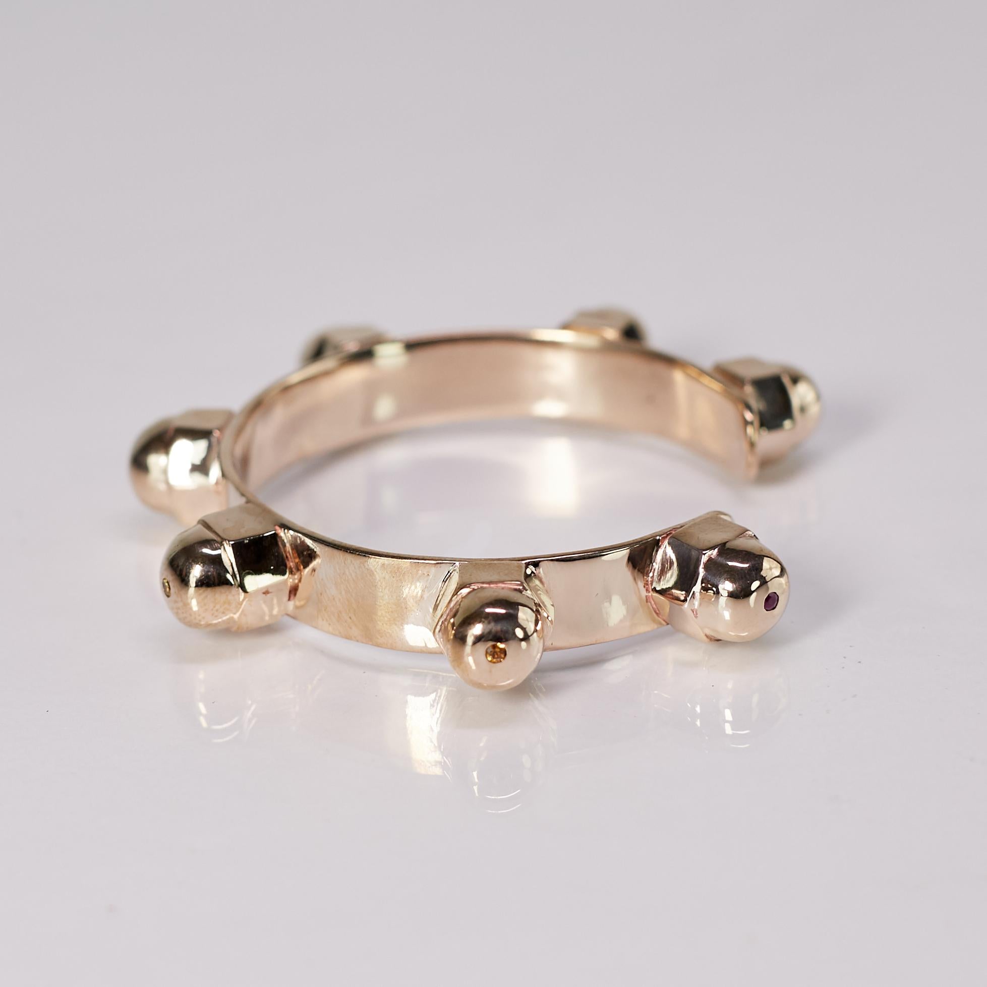 Bracelet manchette arc-en-ciel chakra en diamant blanc, émeraude, rubis, saphir et opale Neuf - En vente à Los Angeles, CA