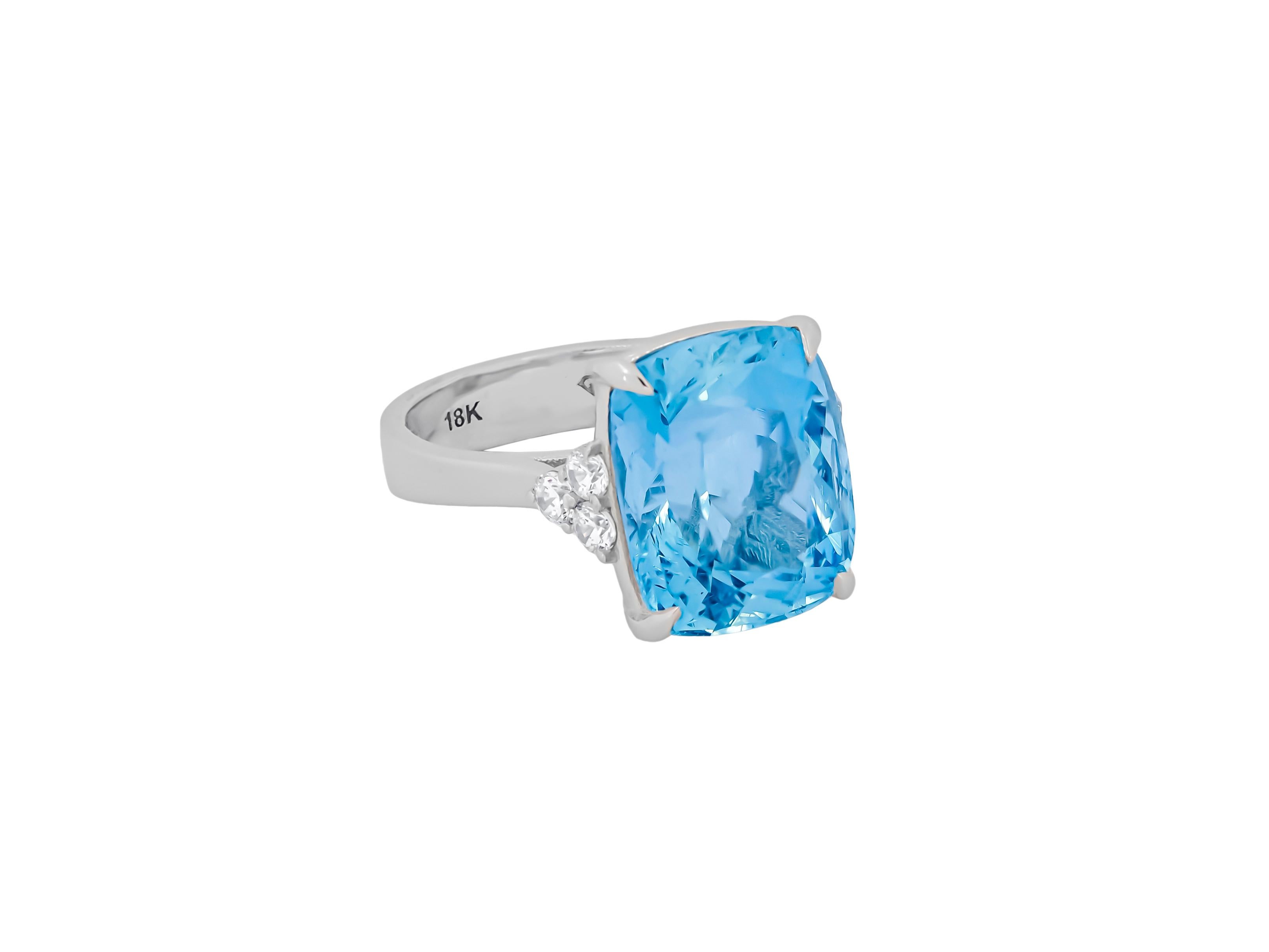 Pear Cut Statement Cushion 8.7 ct aquarimarine ring in 18 k gold For Sale