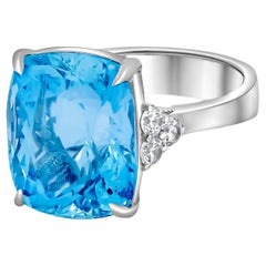 Statement Cushion 8.7 ct aquarimarine ring in 18 k gold