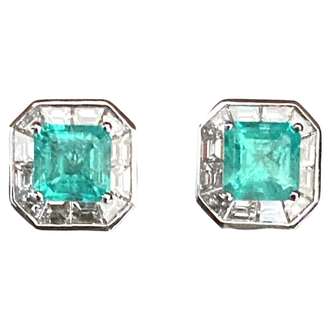 Statement Deco Columbian Emerald and baguette diamond earrings For Sale