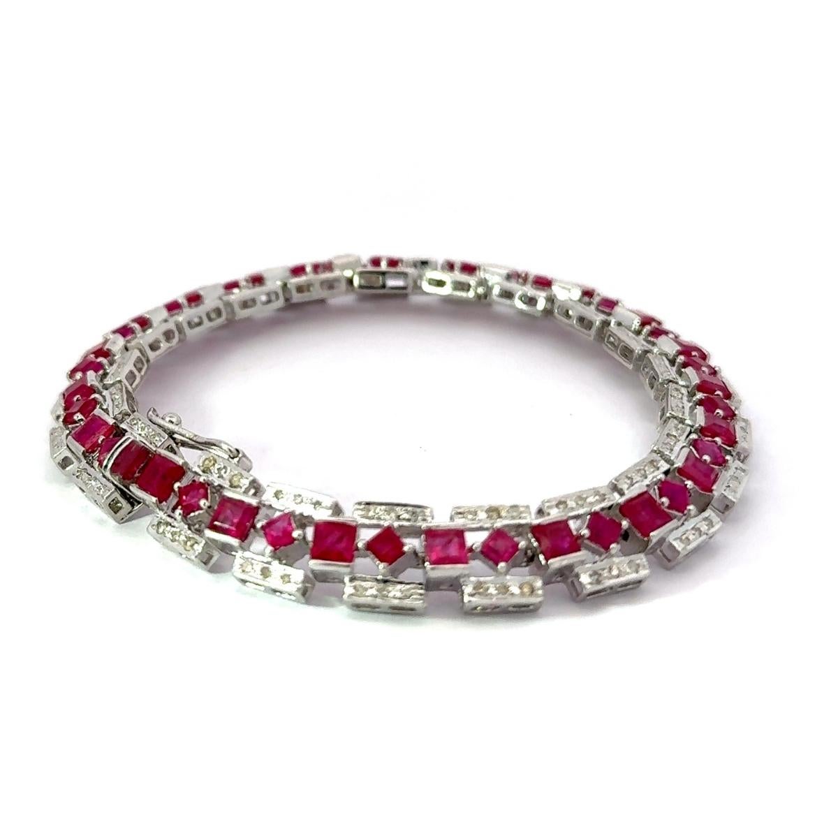 Statement-Verlobungs-Tennisarmband mit Diamanten und Rubinen für Mutterschaft in 925 Silber im Zustand „Neu“ im Angebot in New York, NY