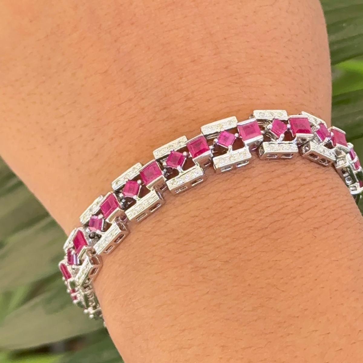 Statement-Verlobungs-Tennisarmband mit Diamanten und Rubinen für Mutterschaft in 925 Silber Damen im Angebot