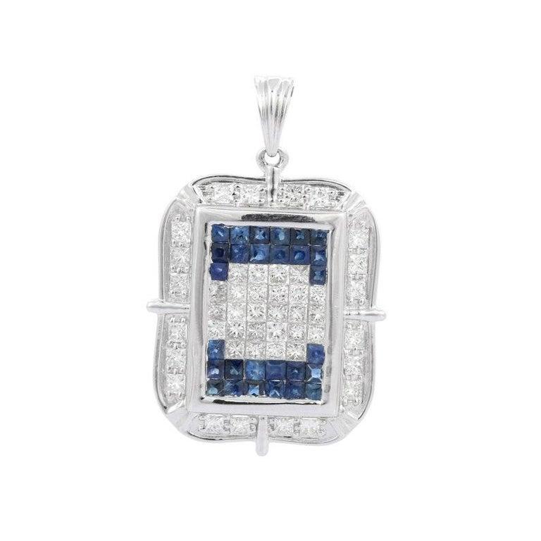 Pendentif d'affirmation en or blanc massif 18 carats avec diamants et saphir bleu Unisexe en vente