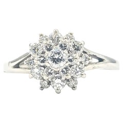Anillo en Racimo de Diamantes en Oro Blanco de 14k