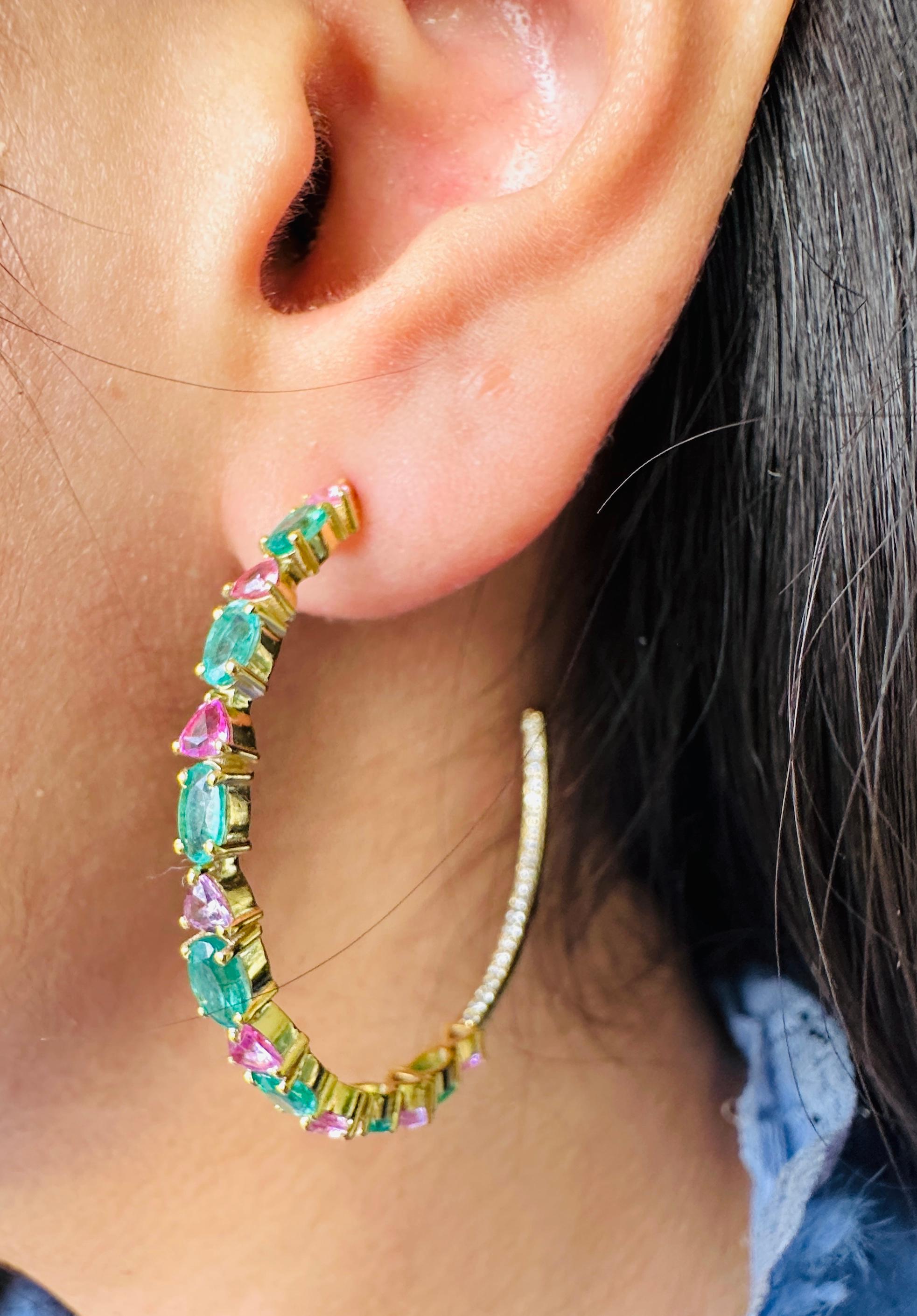 Boucles d'oreilles en or jaune 14k avec diamants fins, émeraudes et saphirs en vente 5