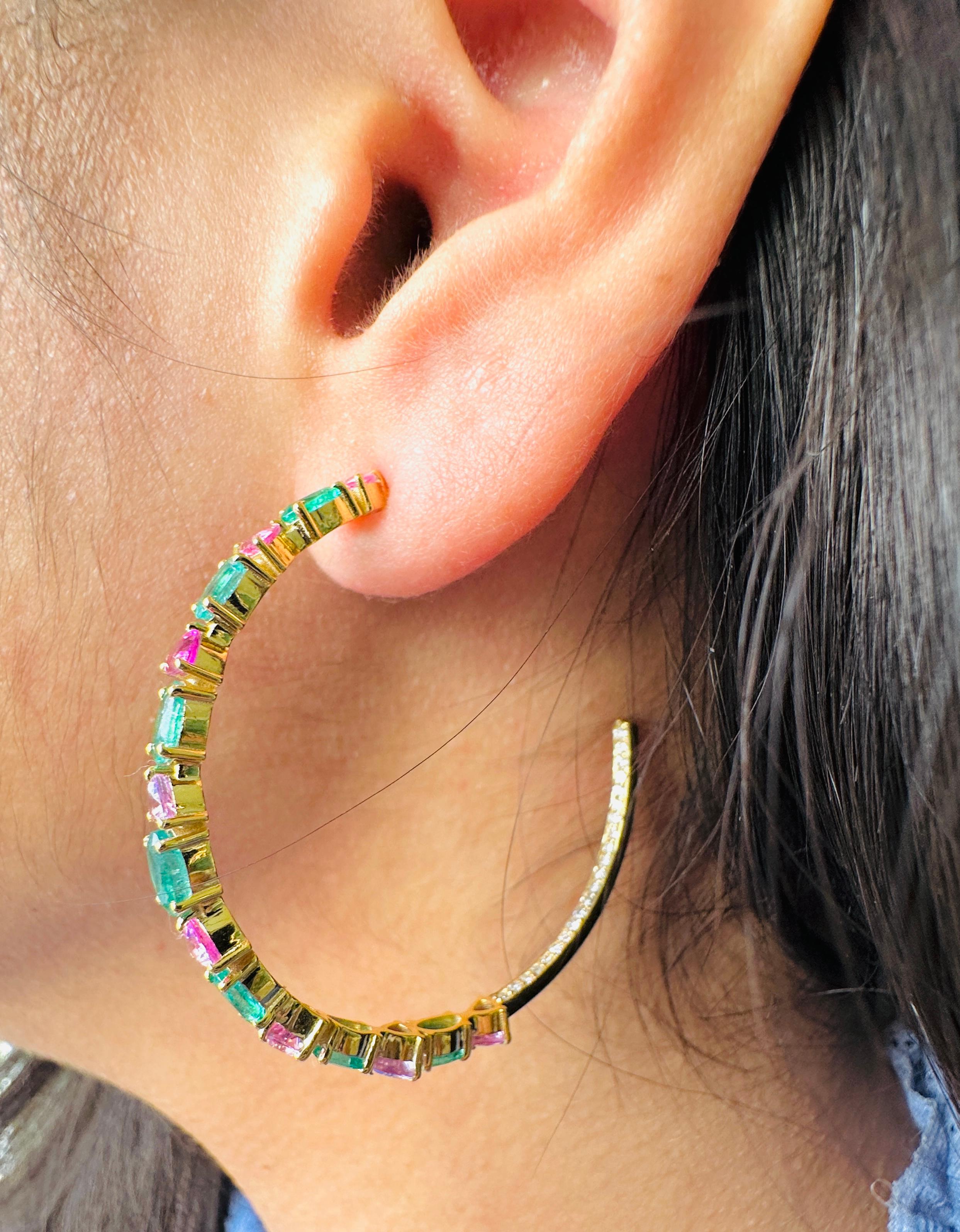 Statement Fine Diamond Emerald and Sapphire Hoop Earrings 14k Solid Yellow Gold im Zustand „Neu“ im Angebot in Houston, TX