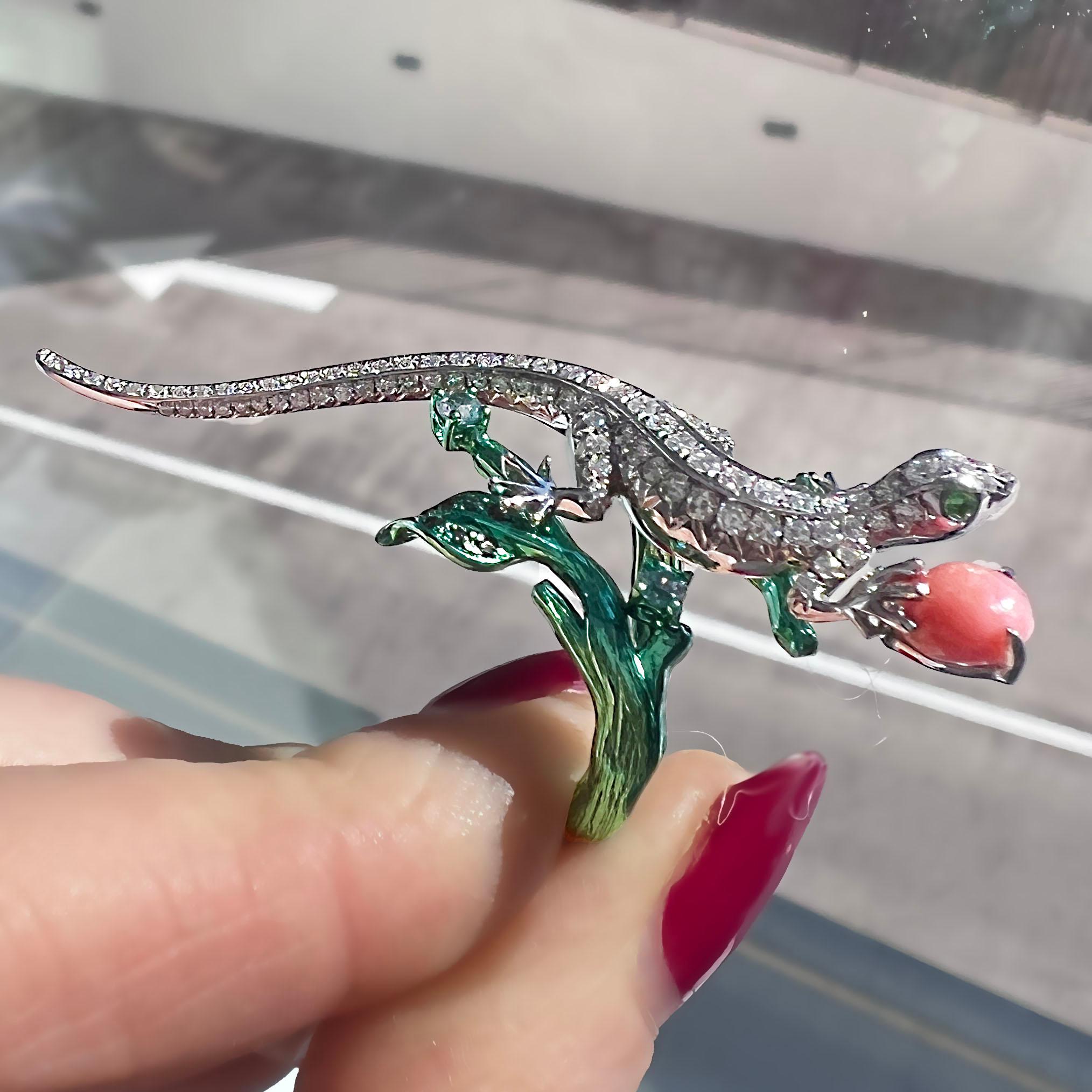 This fashion-forward diamond lizard ring is a true statement piece that combines nature-inspired design with unmatched elegance. Crafted from 18K white gold, the ring showcases a captivating lizard motif adorned with 0.82 carats of sparkling white