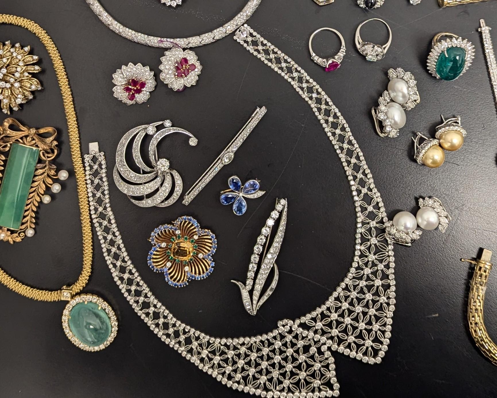 Collana Iconic Statement con diamanti in platino In condizioni ottime in vendita a New York, NY