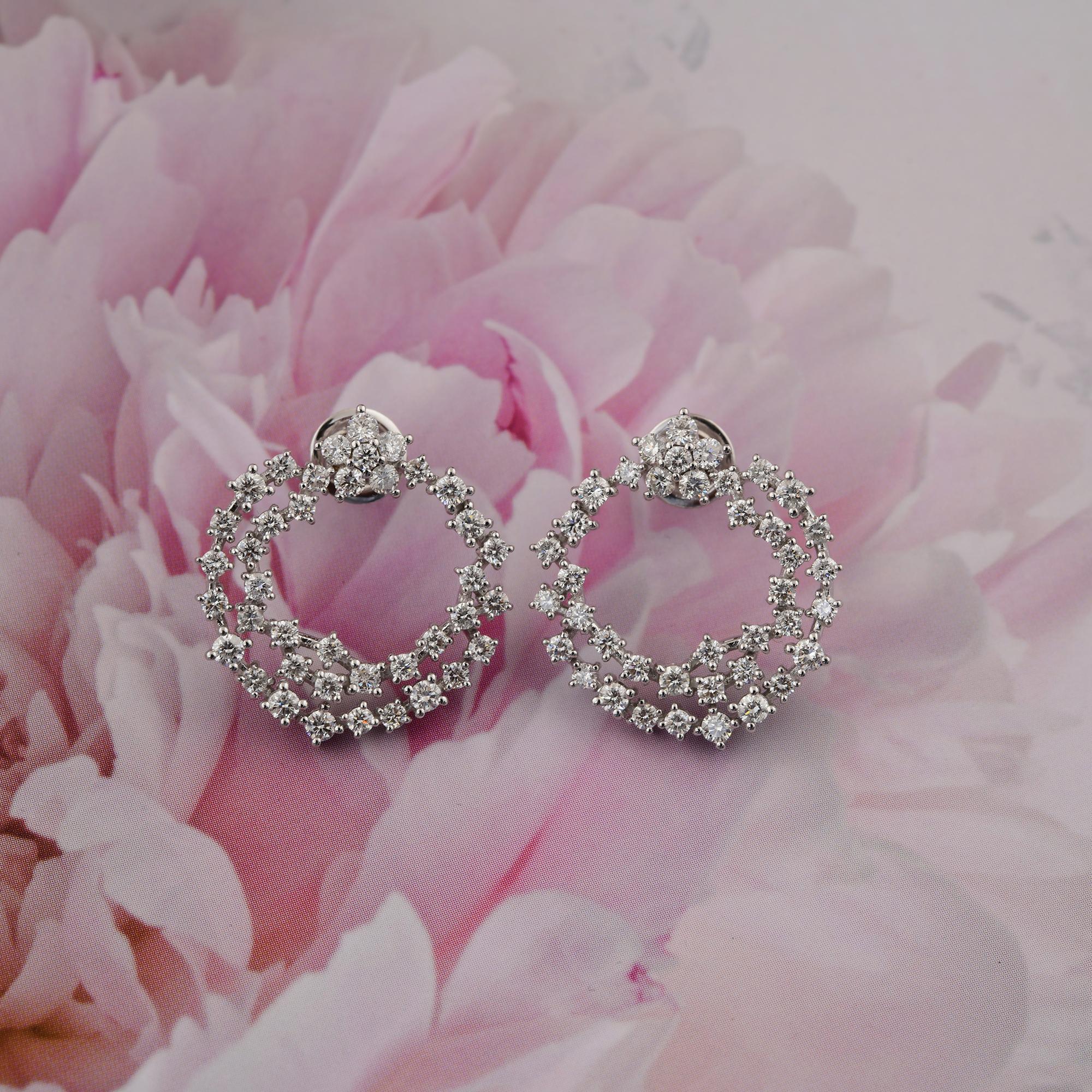 Moderne Boucles d'oreilles double halo en or blanc 18k avec diamant de 2,46 carats en vente