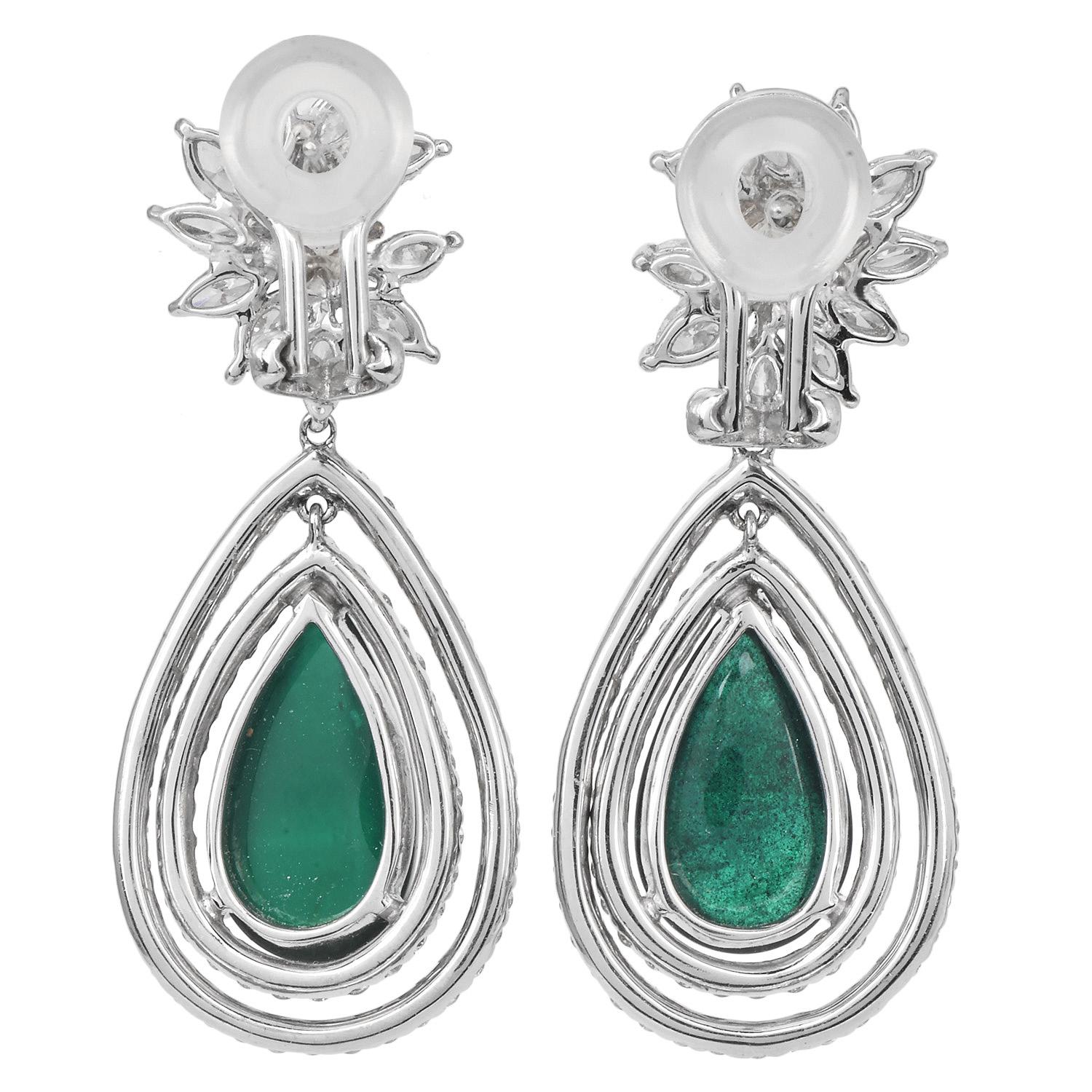 Statement Emerald 17.22cts Diamond 18K Gold Drop Earrings Corte esmeralda en venta