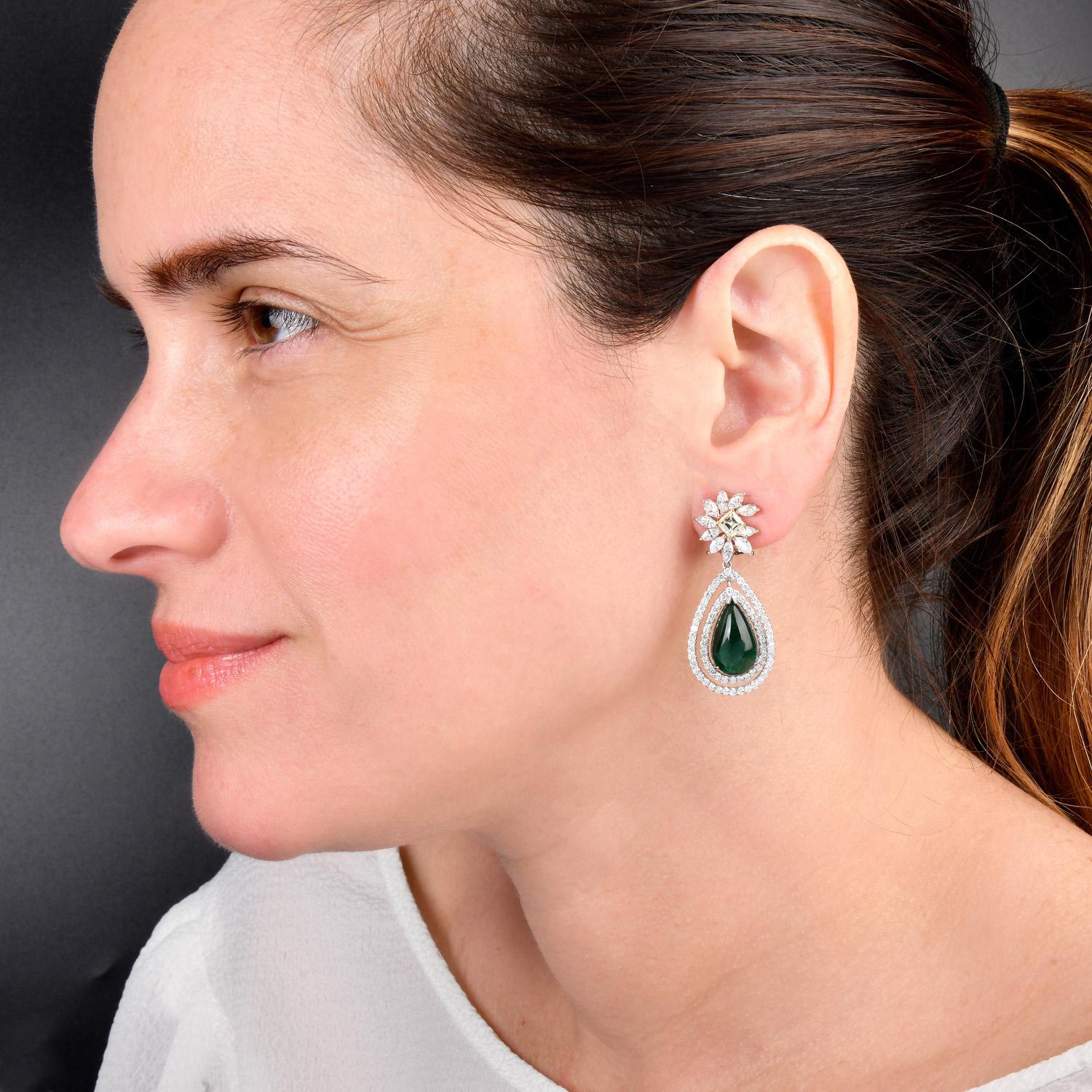 Statement Emerald 17.22cts Diamond 18K Gold Drop Earrings en venta 1