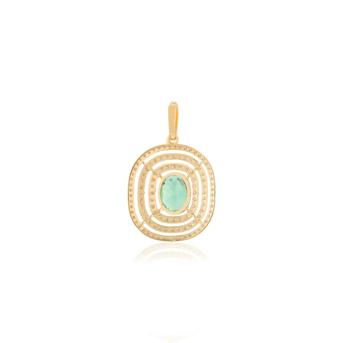 Moderne Pendentif en or jaune 18k avec émeraude et triple diamant Cadeau de luxe en vente