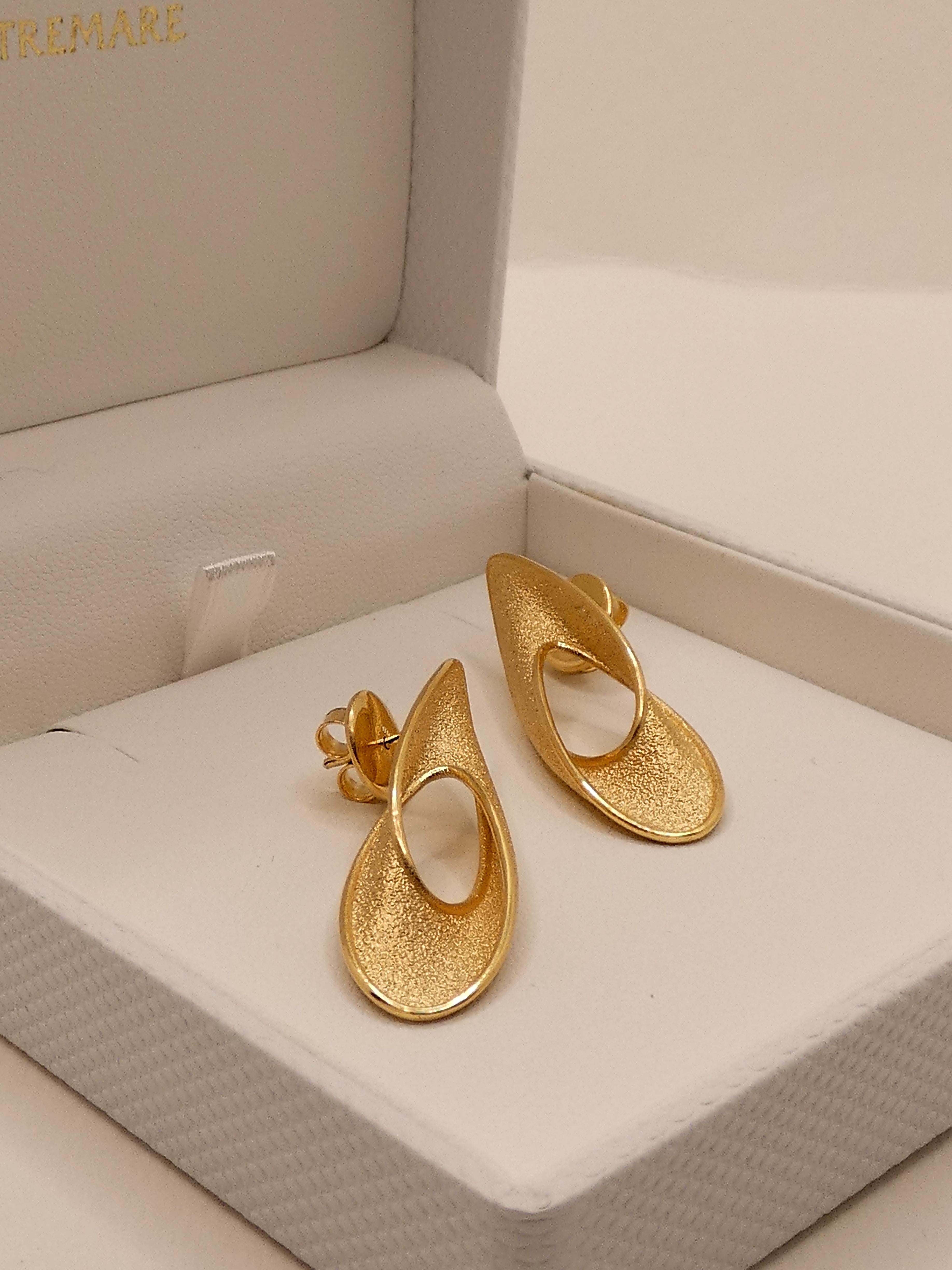 Statement Gold Earrings in 14k Solid Gold, Made in Italy Fine Jewelry For Sale 2