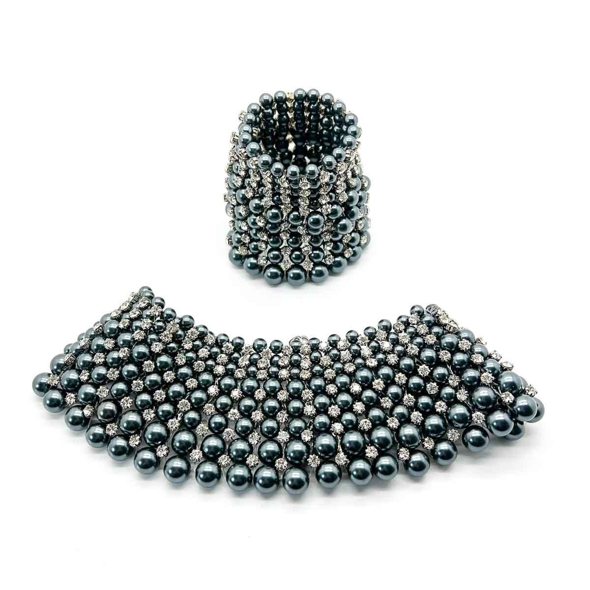 Gargantilla y brazalete de perlas grises y strass 2000s en venta 1