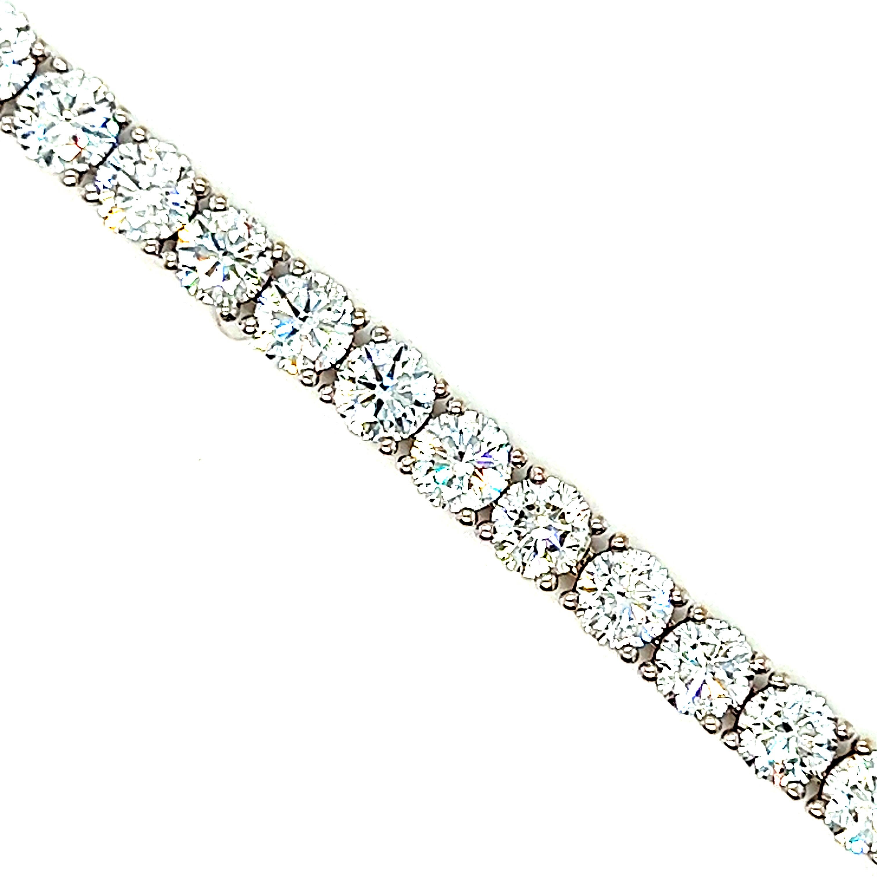 Modern Statement High Quality 18K White Gold Diamond Tennis Line Bracelet - 10.73ct. For Sale