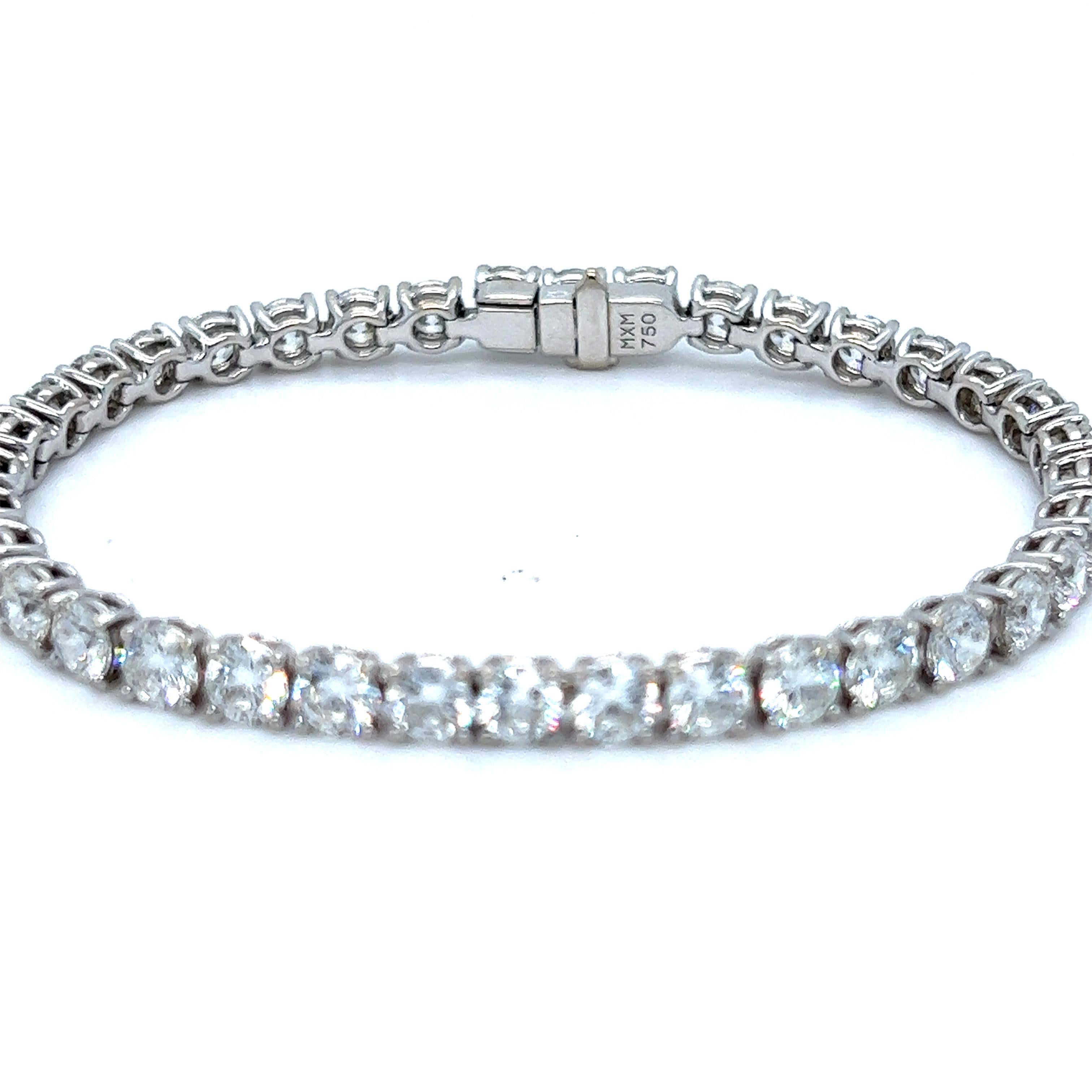 Round Cut Statement High Quality 18K White Gold Diamond Tennis Line Bracelet - 10.73ct. For Sale