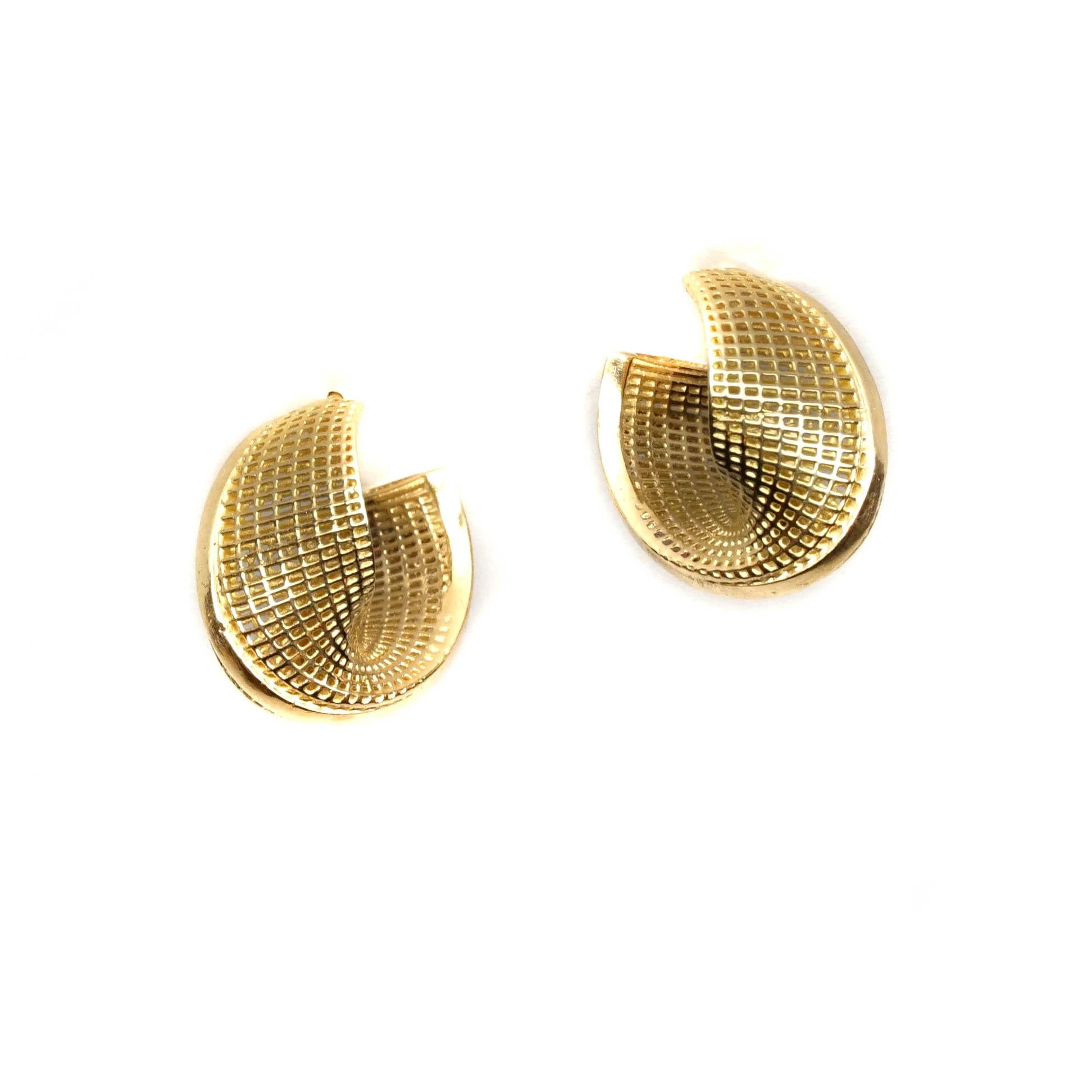 18 karat gold mens earrings