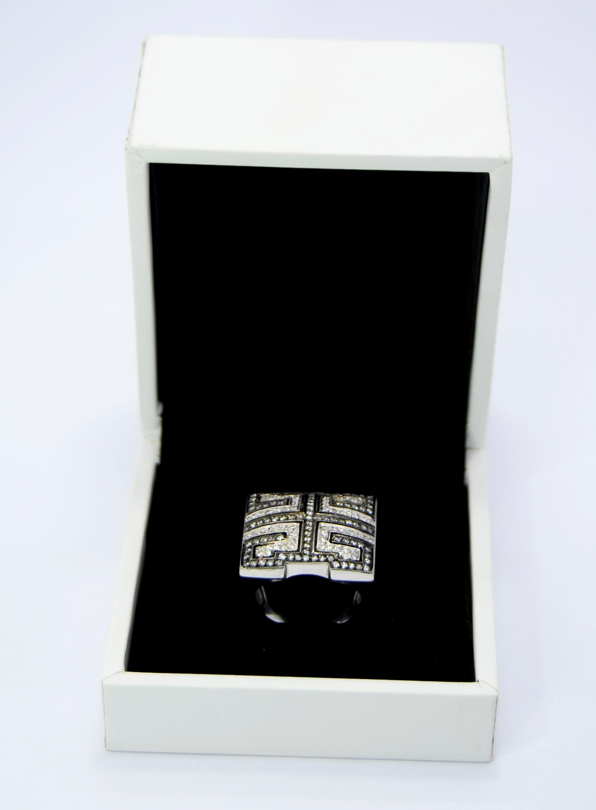 Statement Mosaic Ring in White and Black Diamonds in 18 Karat White Gold  For Sale 1