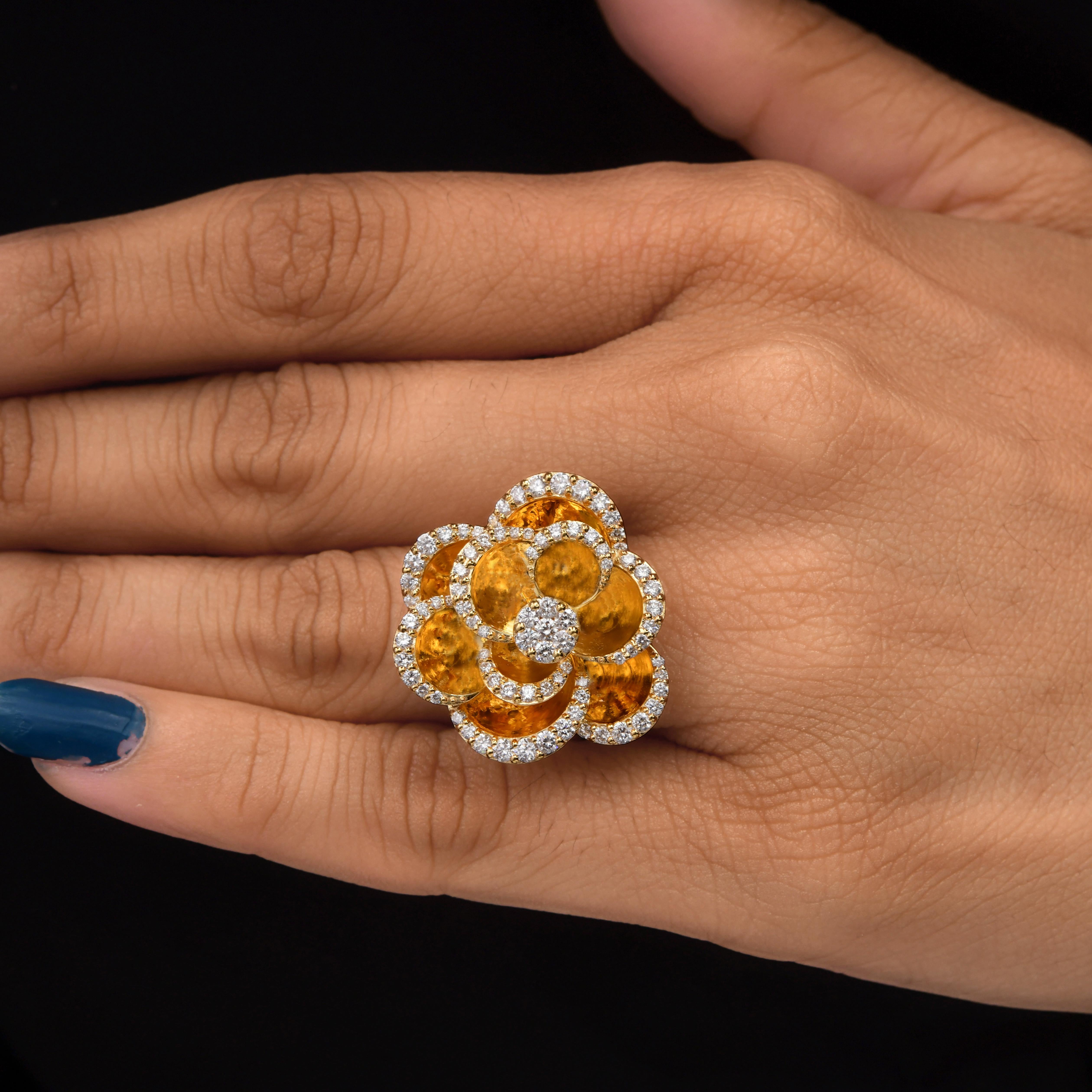 En venta: Anillo de cóctel con flor de diamante natural de 1,19 quilates SI/H y oro amarillo de 14k  2