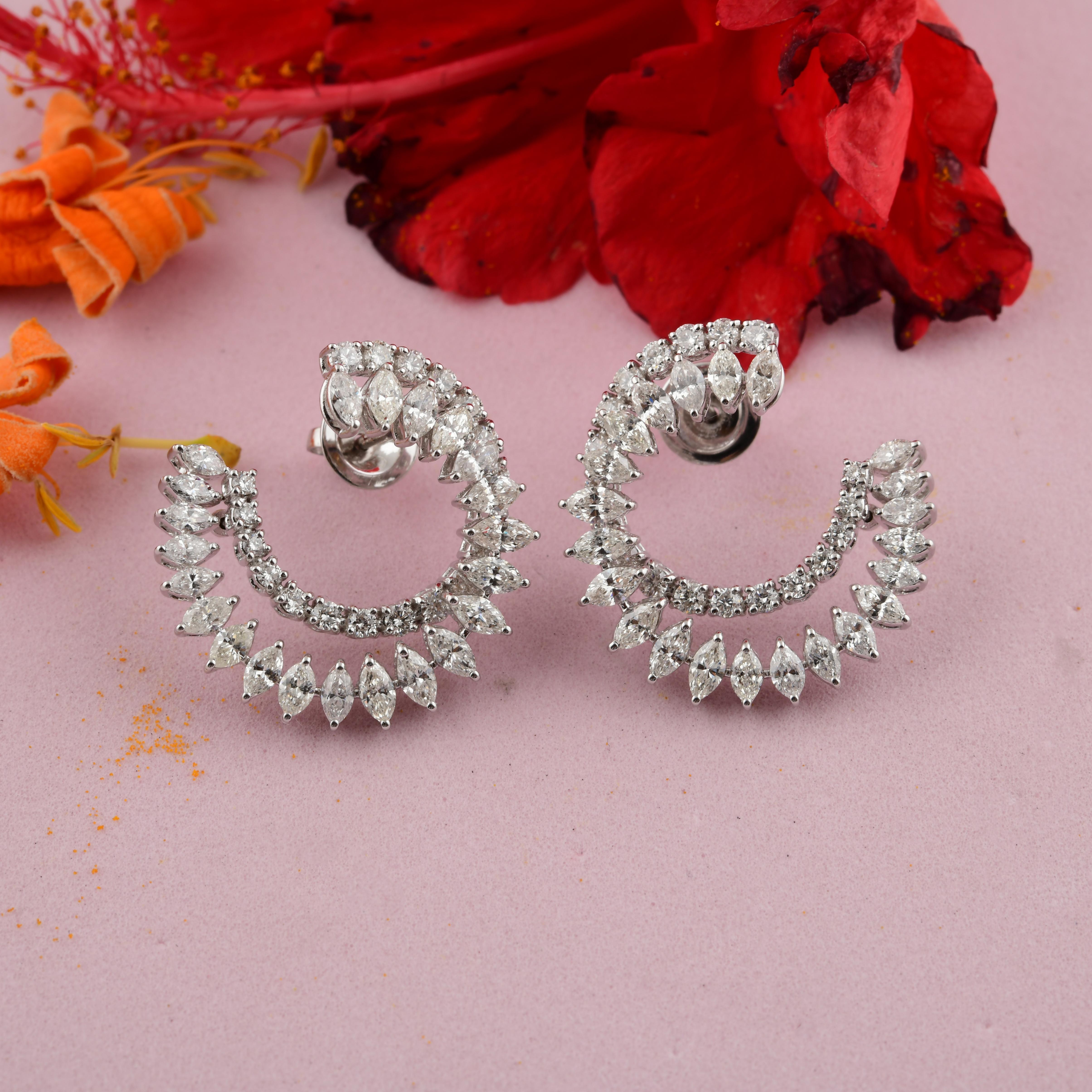 Pendientes de aro abiertos con diamantes naturales de 4,07 quilates y oro blanco de 14 quilates en Nuevo estado para la venta en Diera, Dubai