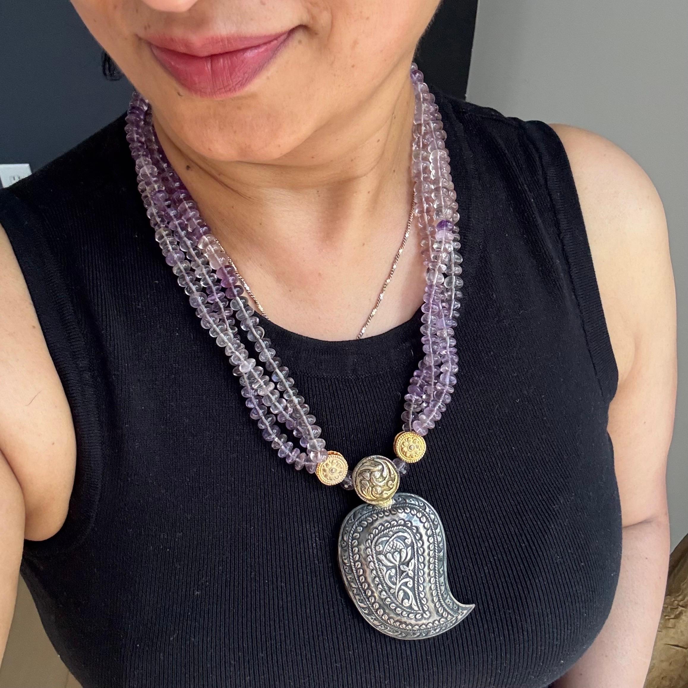 Collier d'exception avec boucle en argent ancien et perles d'améthyste en vente 7