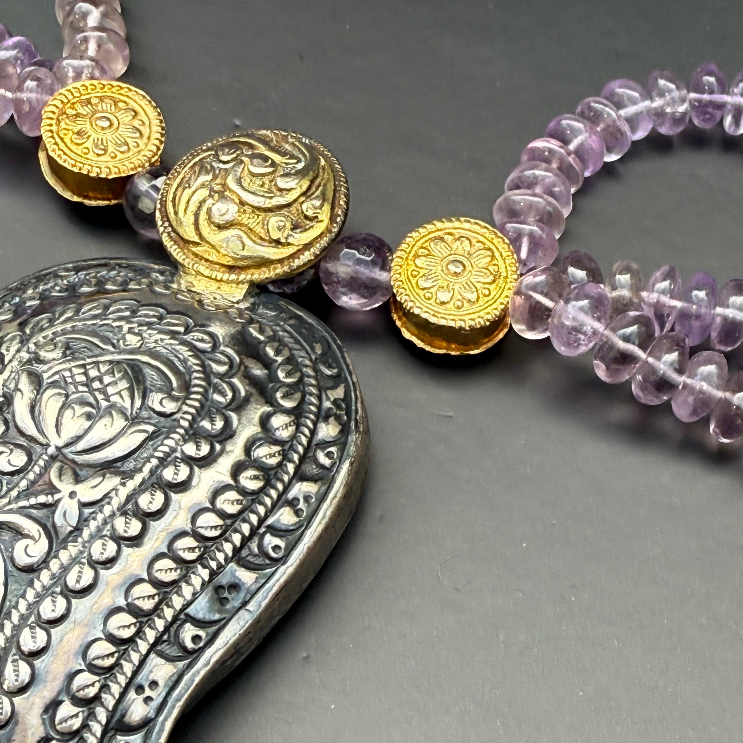 Collier d'exception avec boucle en argent ancien et perles d'améthyste en vente 1