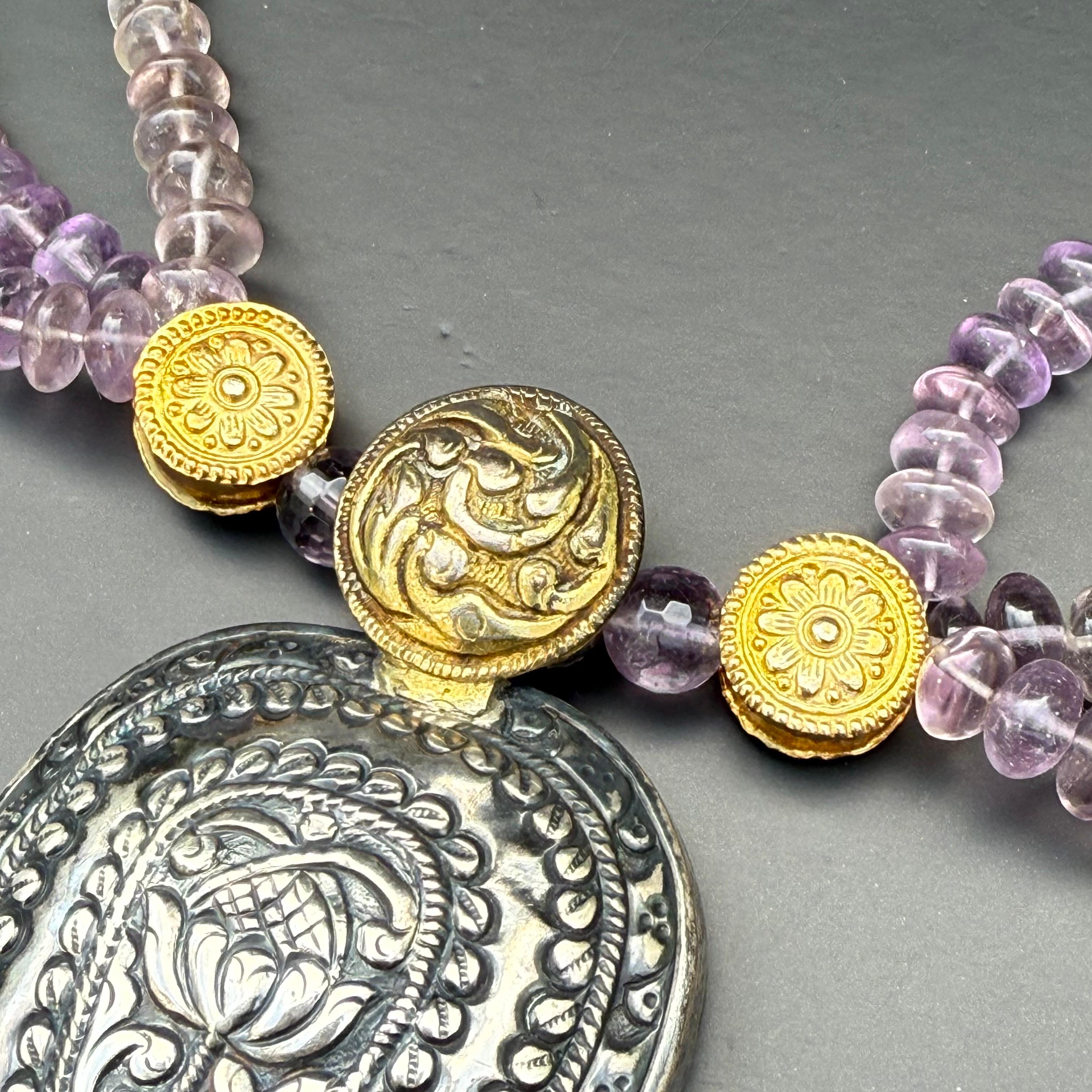 Collier d'exception avec boucle en argent ancien et perles d'améthyste en vente 2