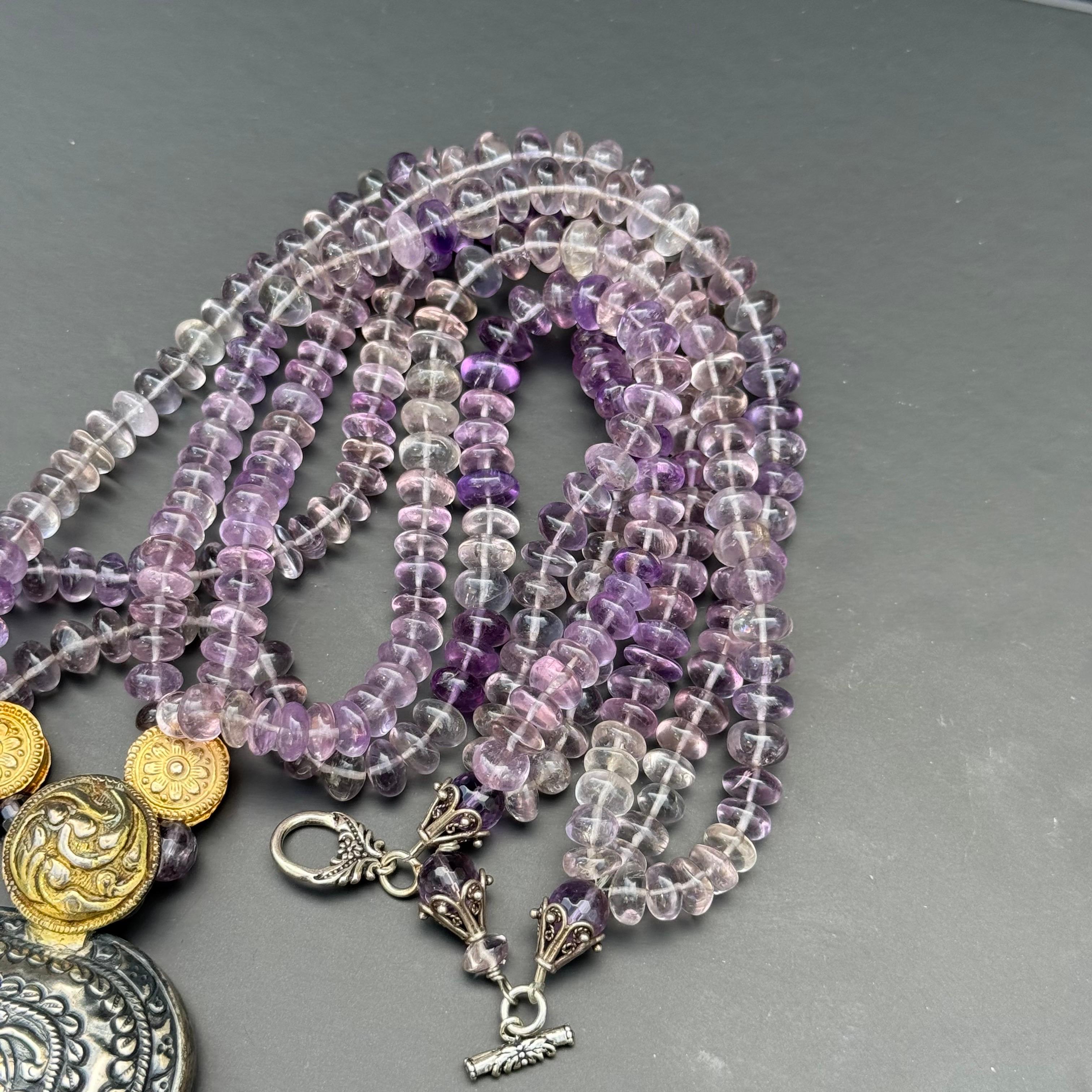 Collier d'exception avec boucle en argent ancien et perles d'améthyste en vente 3
