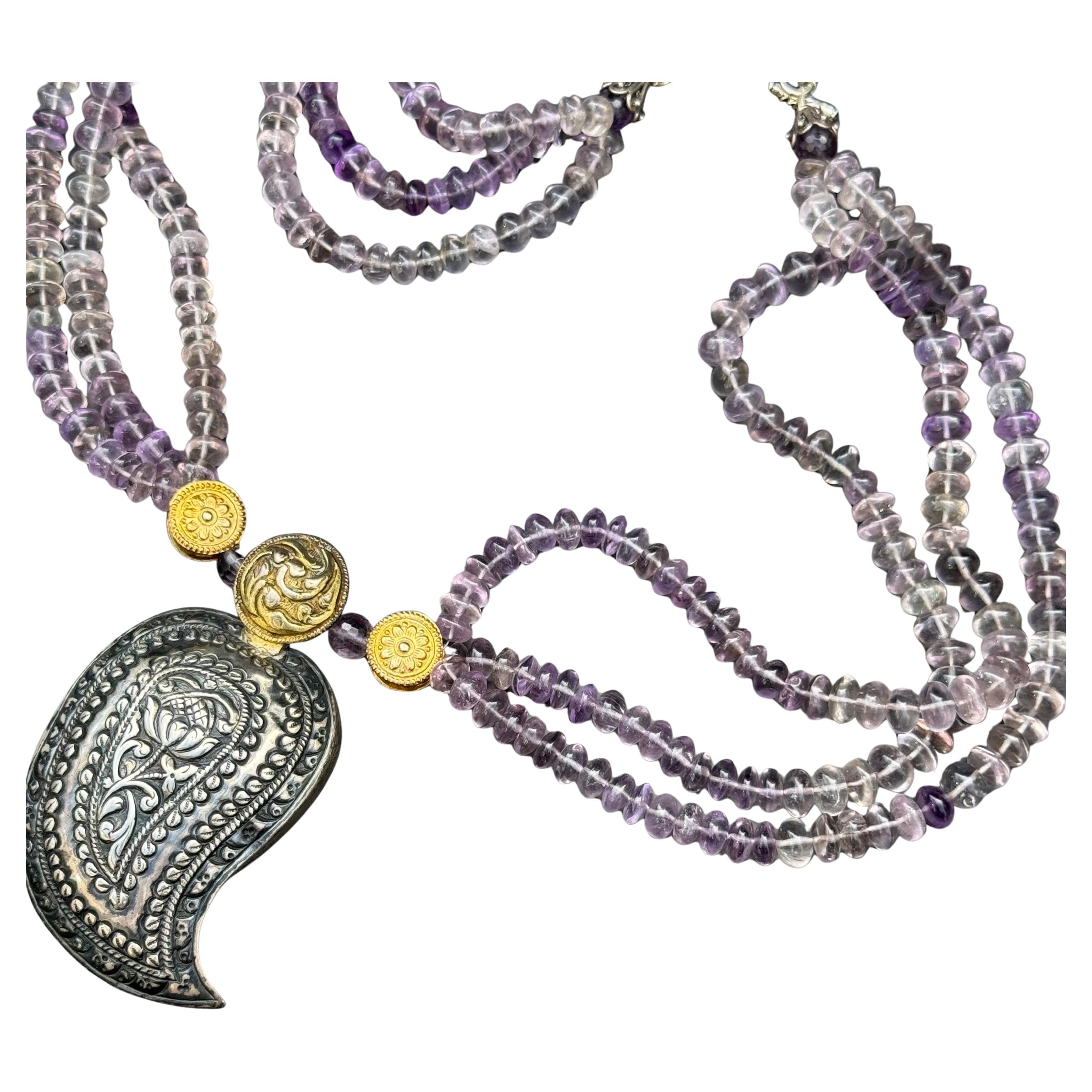 Collier d'exception avec boucle en argent ancien et perles d'améthyste en vente