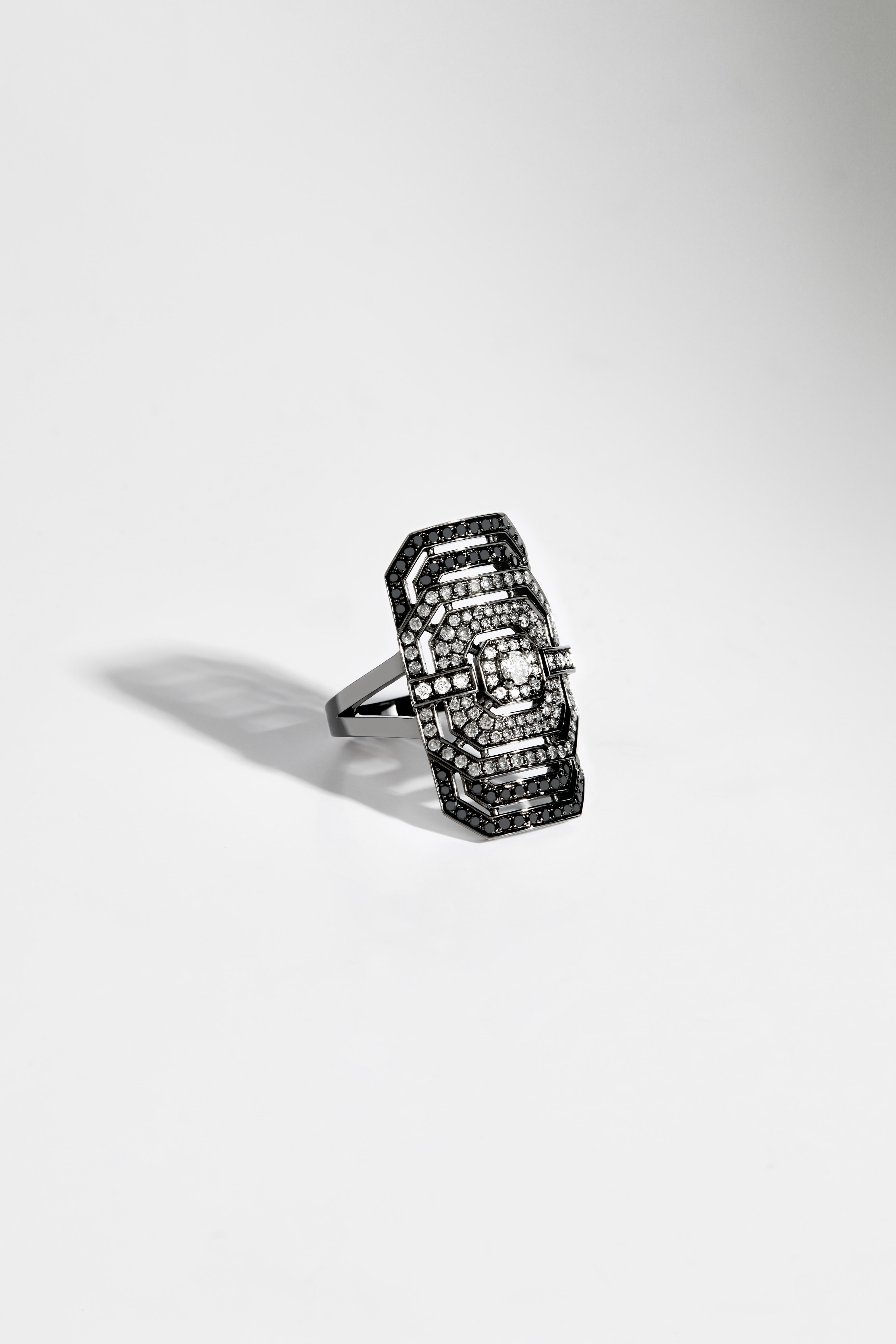 Im Angebot: STATEMENT Paris, Art-Déco-Ring „My Way“ mit Diamanten und schwarzem Silber, 1 Karat () 2