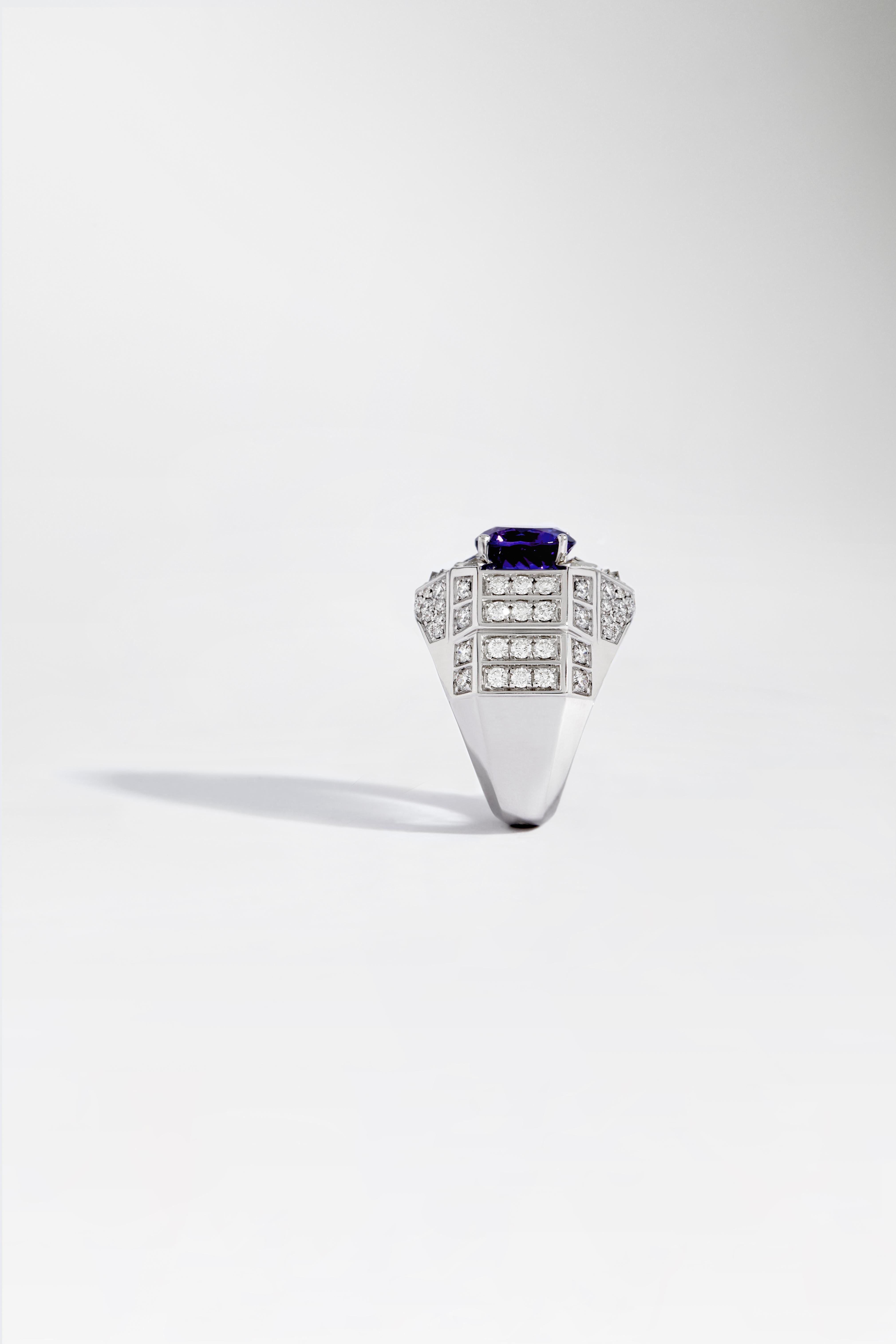 Art Deco STATEMENT Paris - High Jewelry Diamonds Ring with Tanzanite Center Stone 3.52ct For Sale