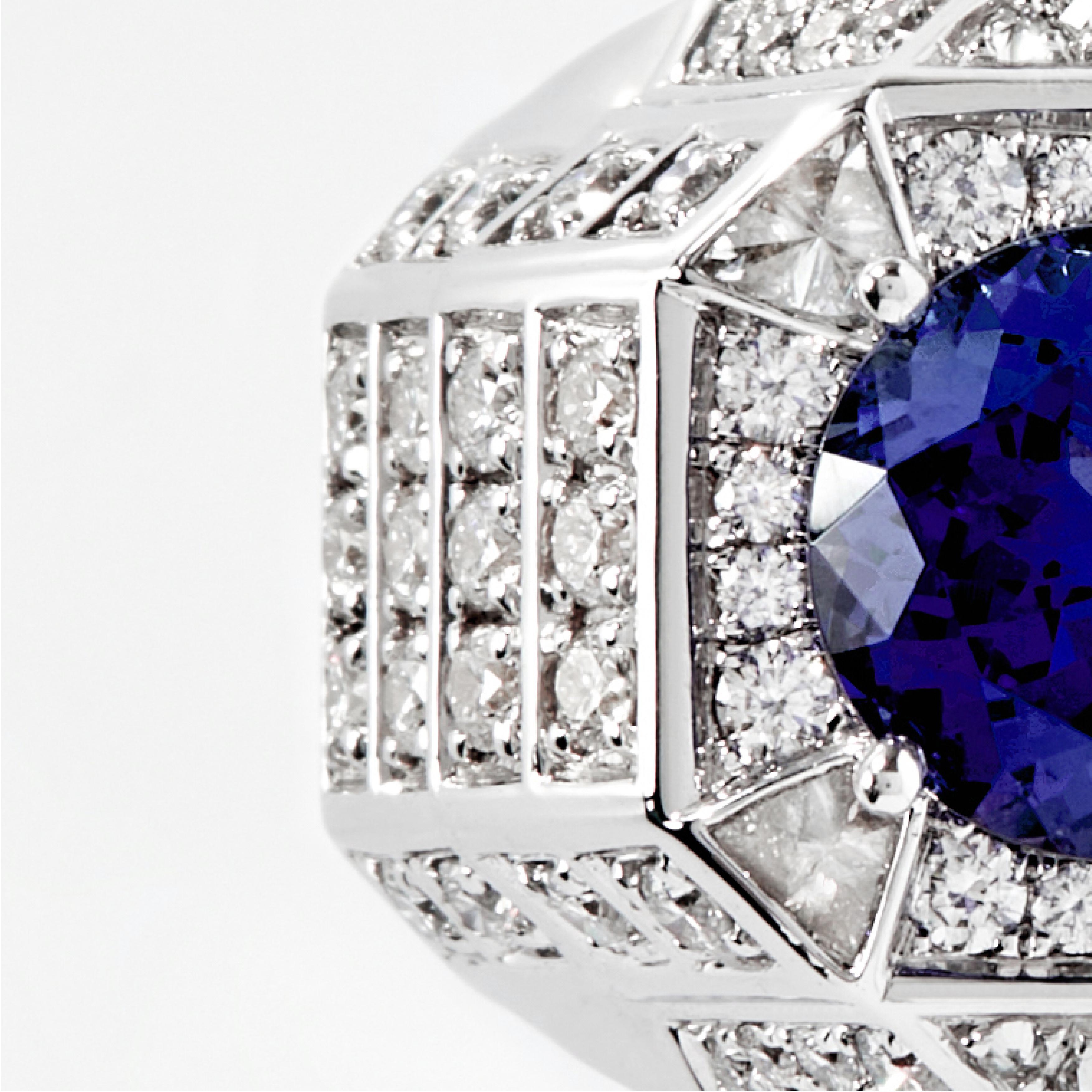 Brilliant Cut STATEMENT Paris - High Jewelry Diamonds Ring with Tanzanite Center Stone 3.52ct For Sale