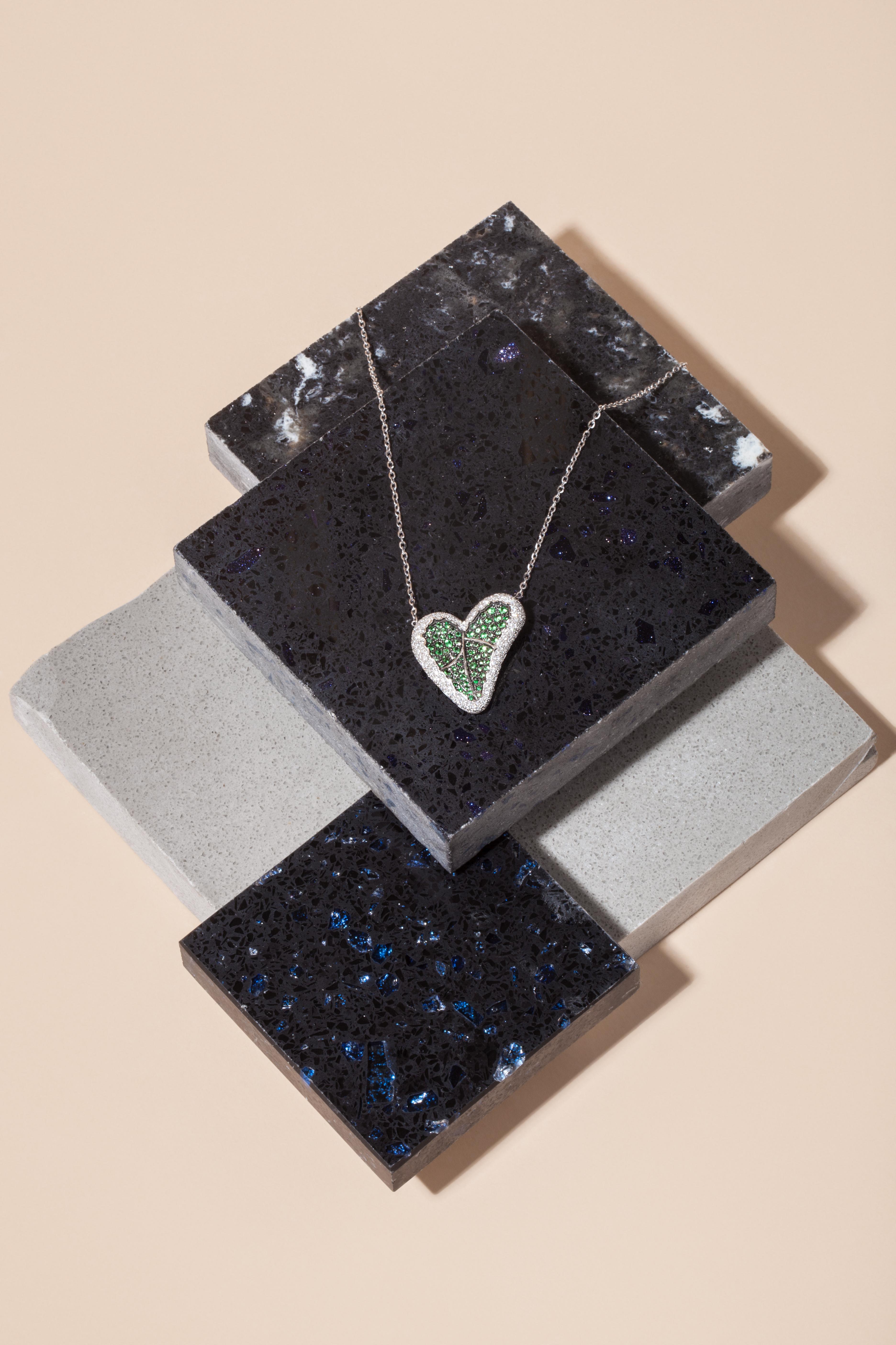 A re-imagined heart inspired by the frosted leaves. 
18K white gold 
Tsavorite: 
– Weight (total): 0.93 carats 
– Cut: Round brilliant Diamond: 
– Weight (total): 0.84 carats 
– Clarity: VS 
– Color: F/G