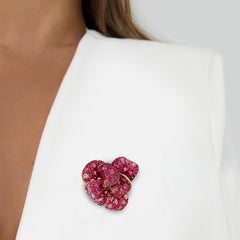 Rosior Brosche „Flower“ aus Gelbgold mit einzigartigem rosa Saphir und Diamant in Gelbgold