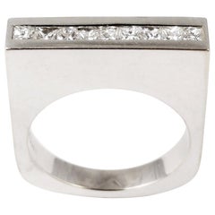 Statement Ring Diamond 18 Karat White Gold Classic Contemporary Wedding Band