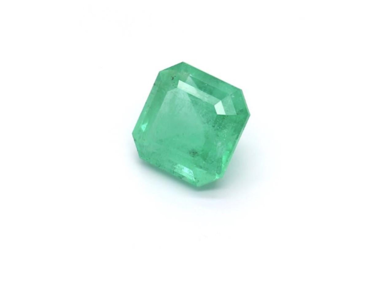 An amazing 8 carat Russian Emerald which allows jewelers to create a unique piece of art.
This exceptional quality gemstone would make a custom-made jewelry design. Perfect for a Ring or Pendant.

Shape - Octagon
Weight - 8.87 ct
Treatment -   Minor