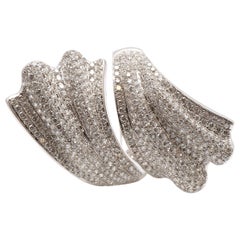 Statement Ring in 18 Karat White Gold Diamond Cocktail Ring Pavé Set