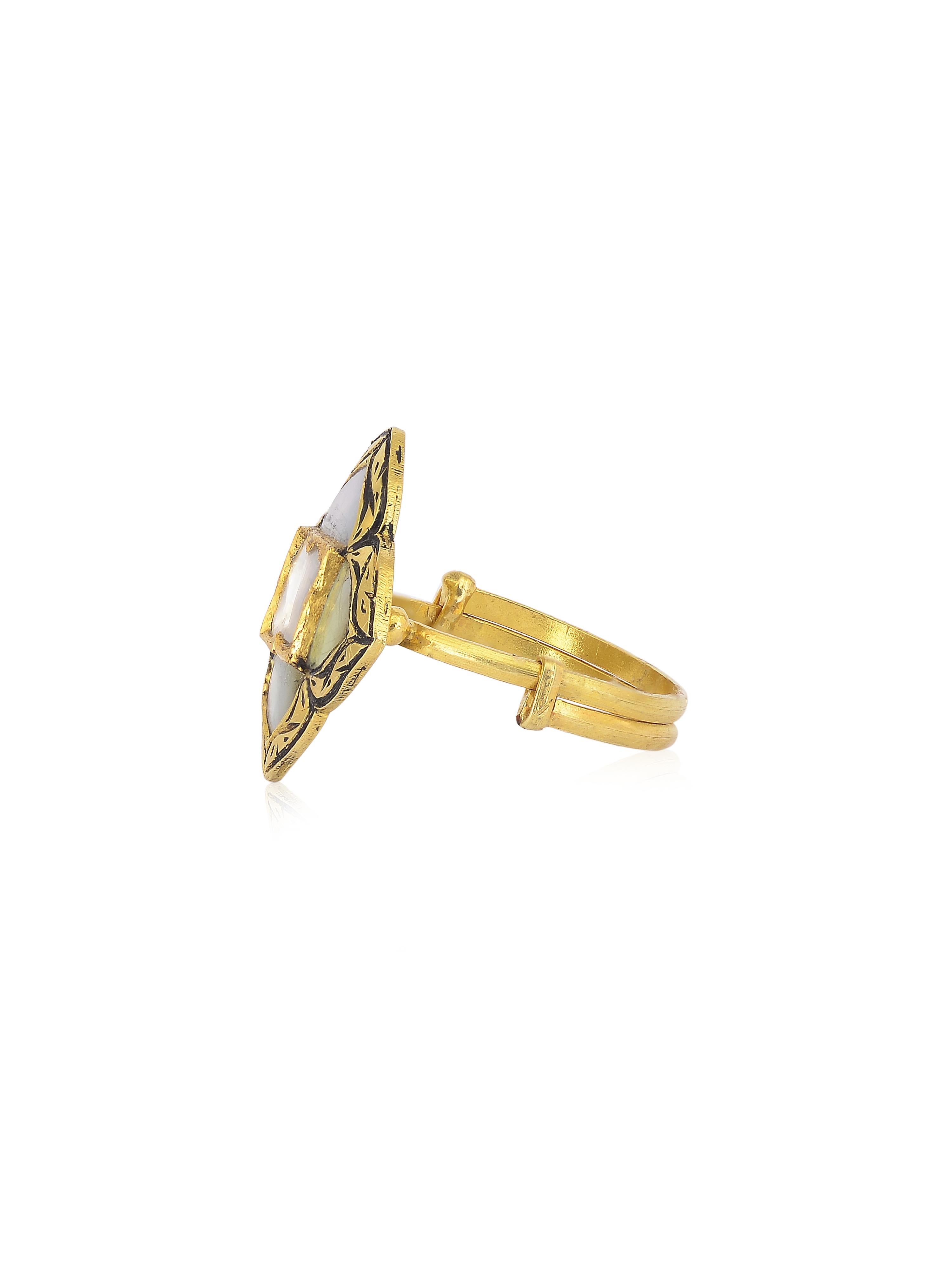 Art Deco Statement ring with Uncut diamond, Mother of pearl handcrafted in 18k Gold For Sale