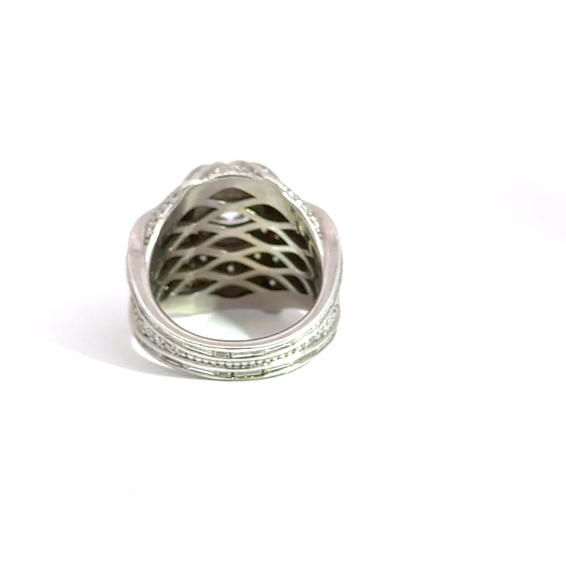 Statement Round Brilliant Diamond Cocktail Ring in 14K White Gold en Nuevo estado para la venta en Los Angeles, CA