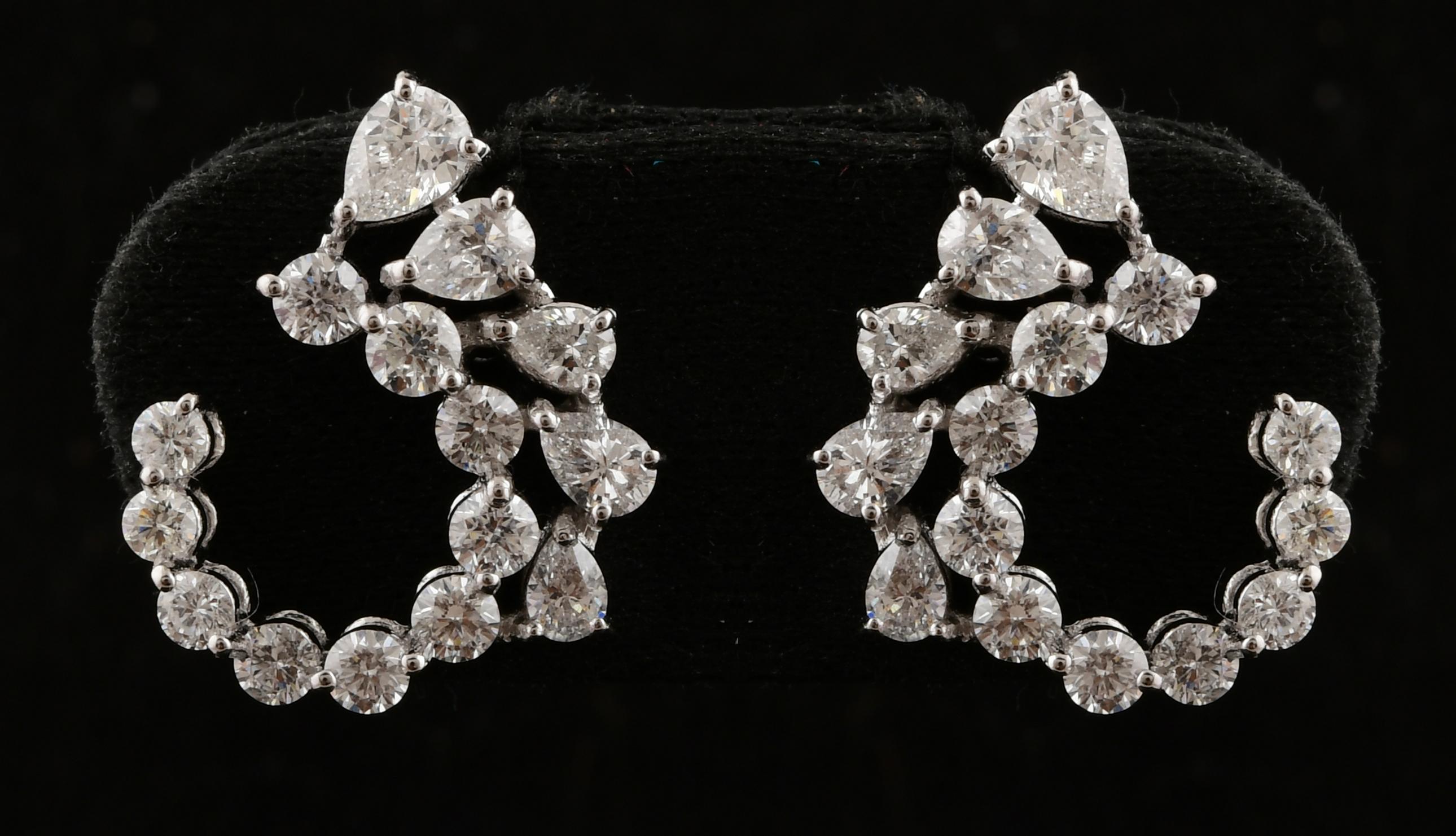 Orecchini a perno a mezzaluna aperta con cluster di diamanti SI/H in oro bianco 14 carati In condizioni Nuovo in vendita a Diera, Dubai