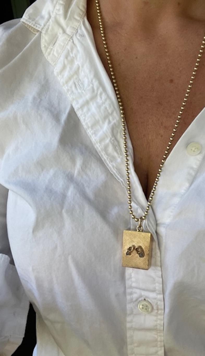 Medaglione Vintage in oro 14k e zaffiro blu 3D per scarpe da bambino di grandi dimensioni in vendita 5