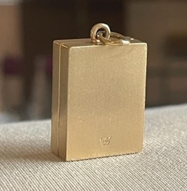 Taglio rotondo Medaglione Vintage in oro 14k e zaffiro blu 3D per scarpe da bambino di grandi dimensioni in vendita